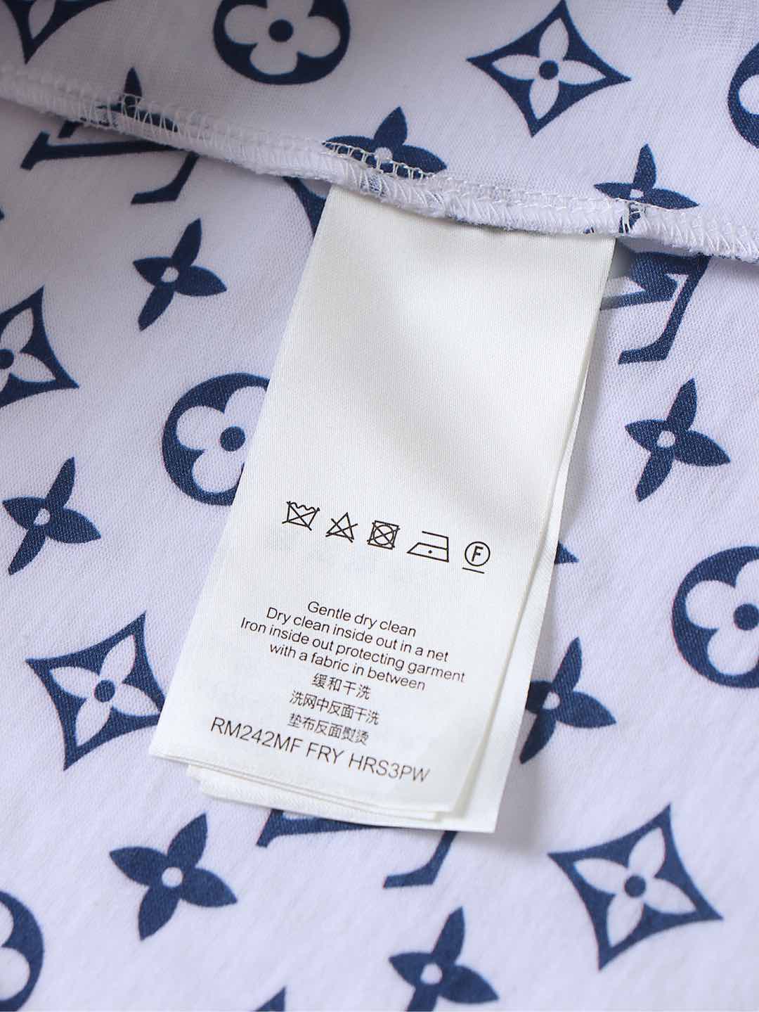 LV clothing-218