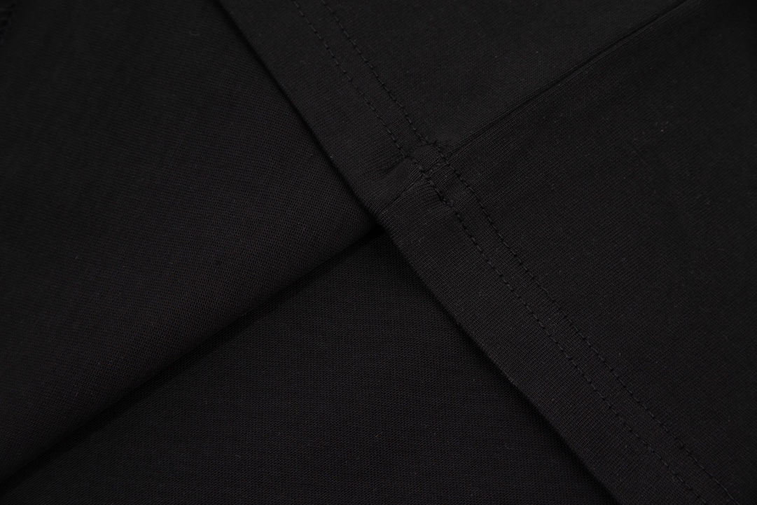 LV clothing-179