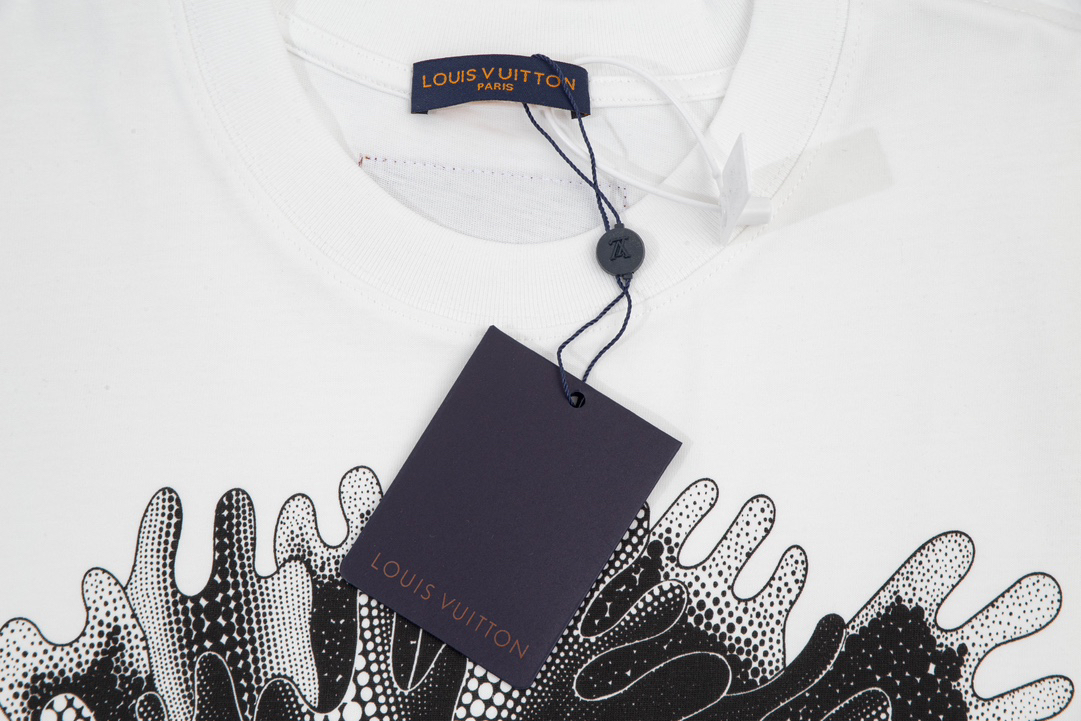 LV clothing-183