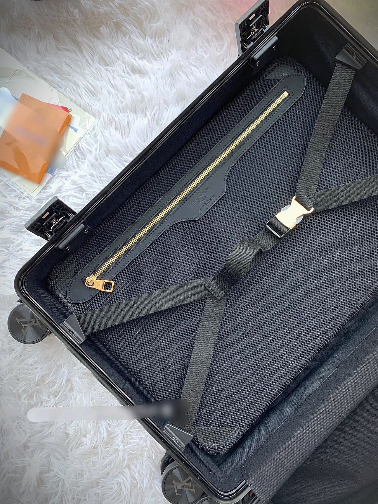 LV luggage-99