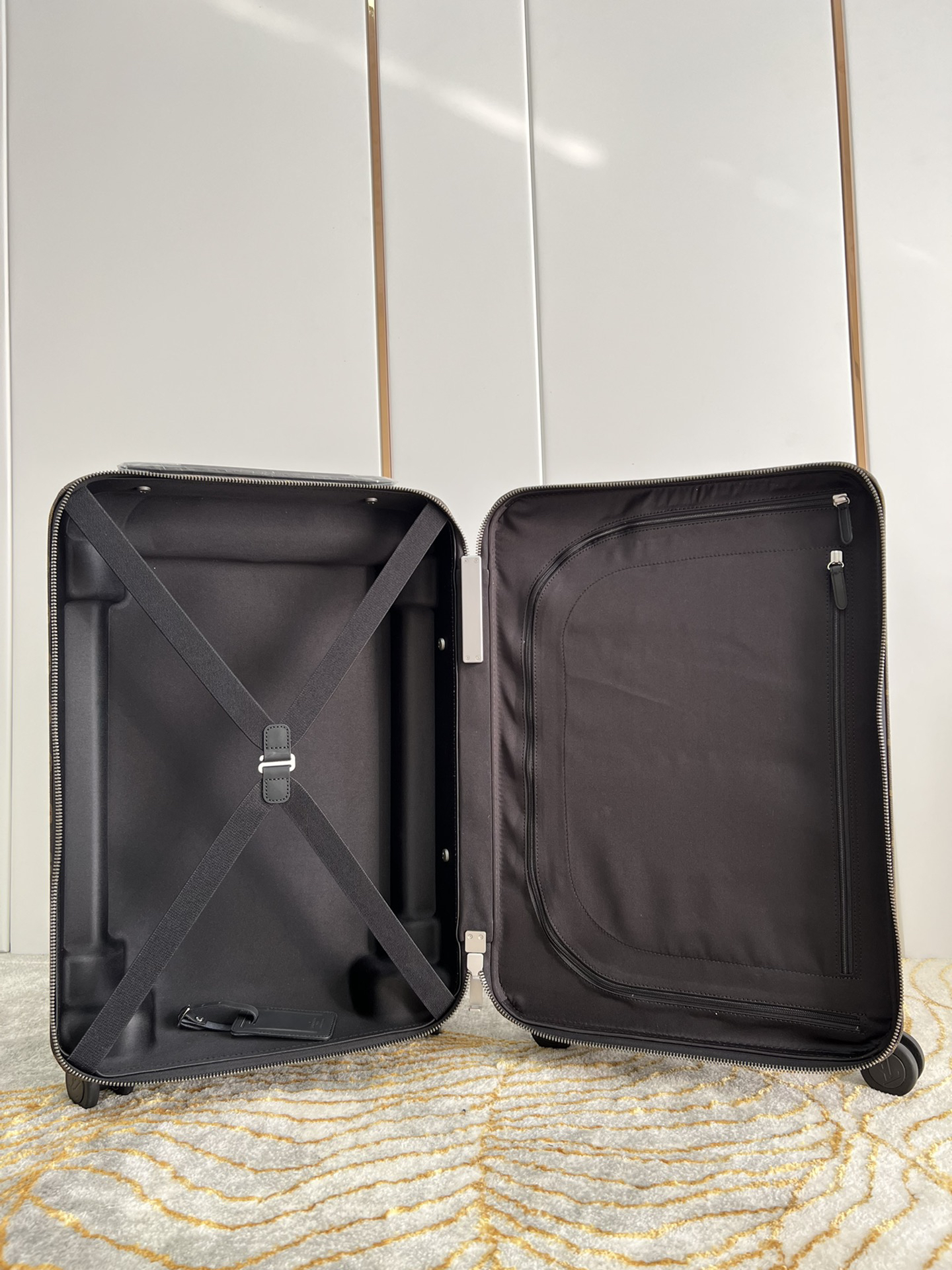 LV luggage-25