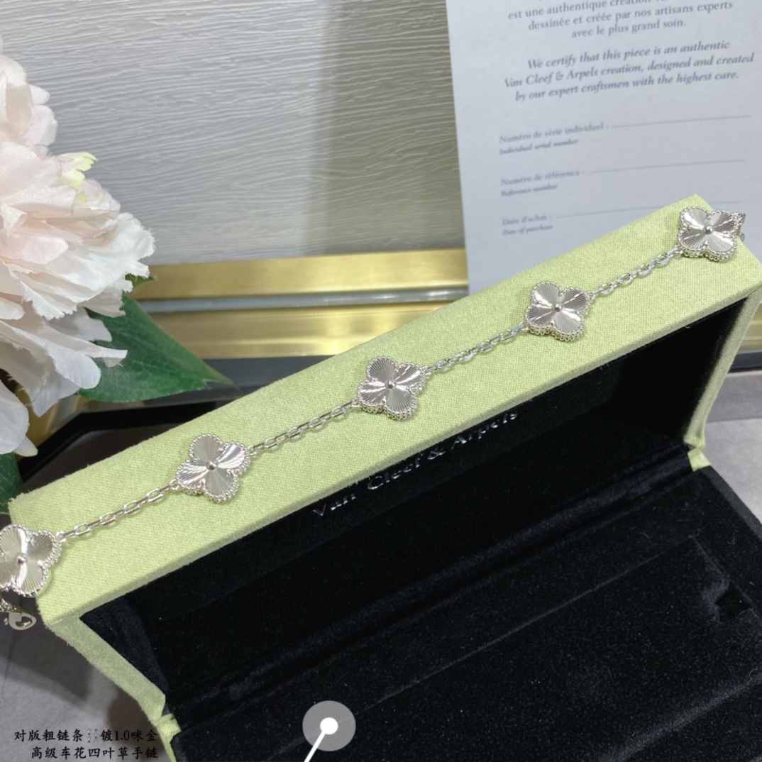 Van Cleef & Arpels Bracelet-123