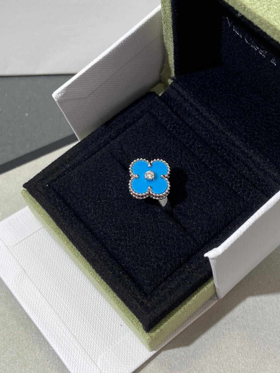 Van Cleef & Arpels ring-35