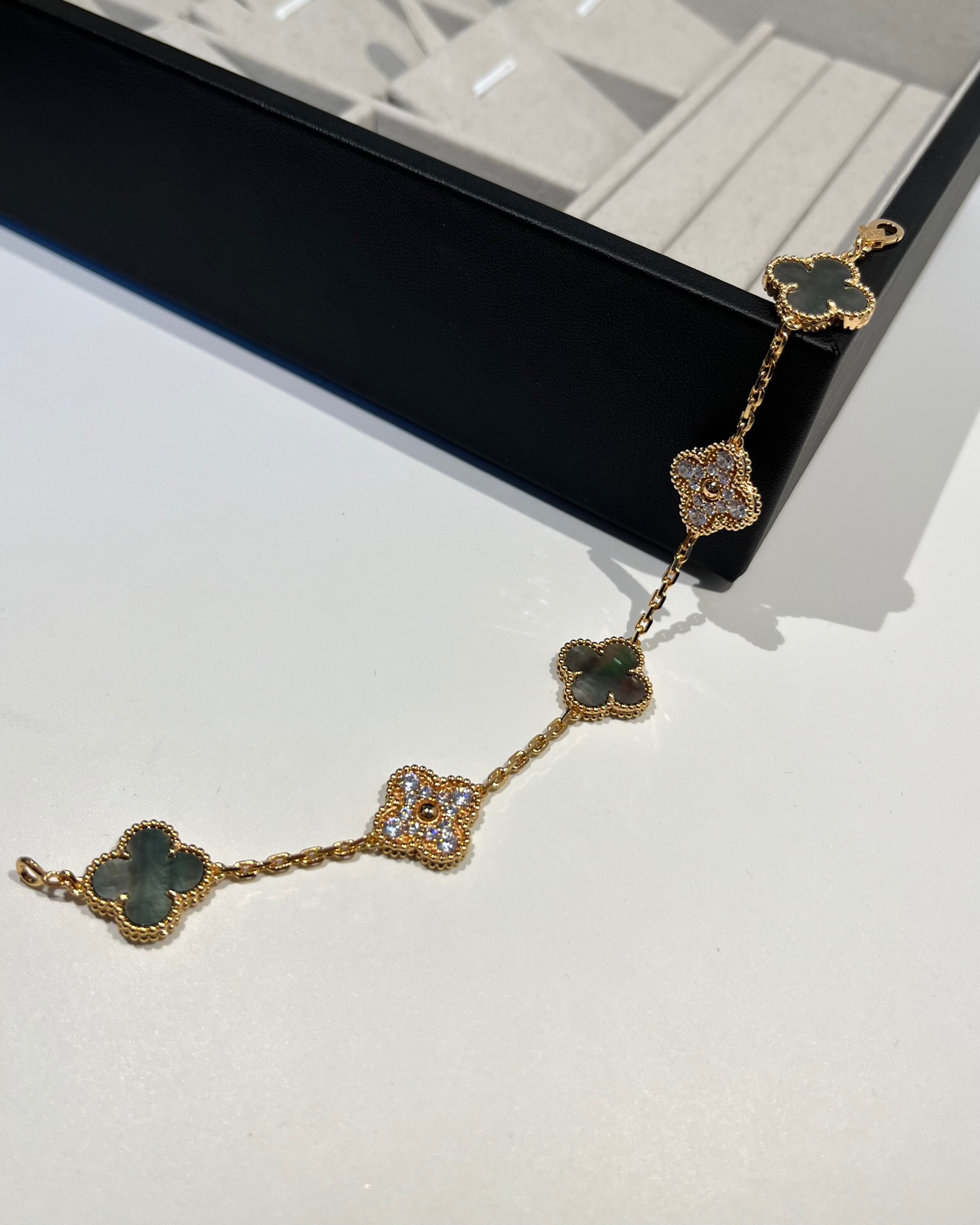 Van Cleef & Arpels Bracelet-12