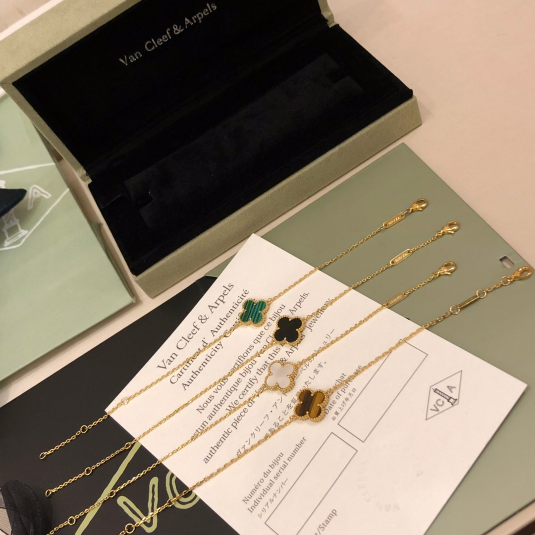 Van Cleef & Arpels Bracelet-32