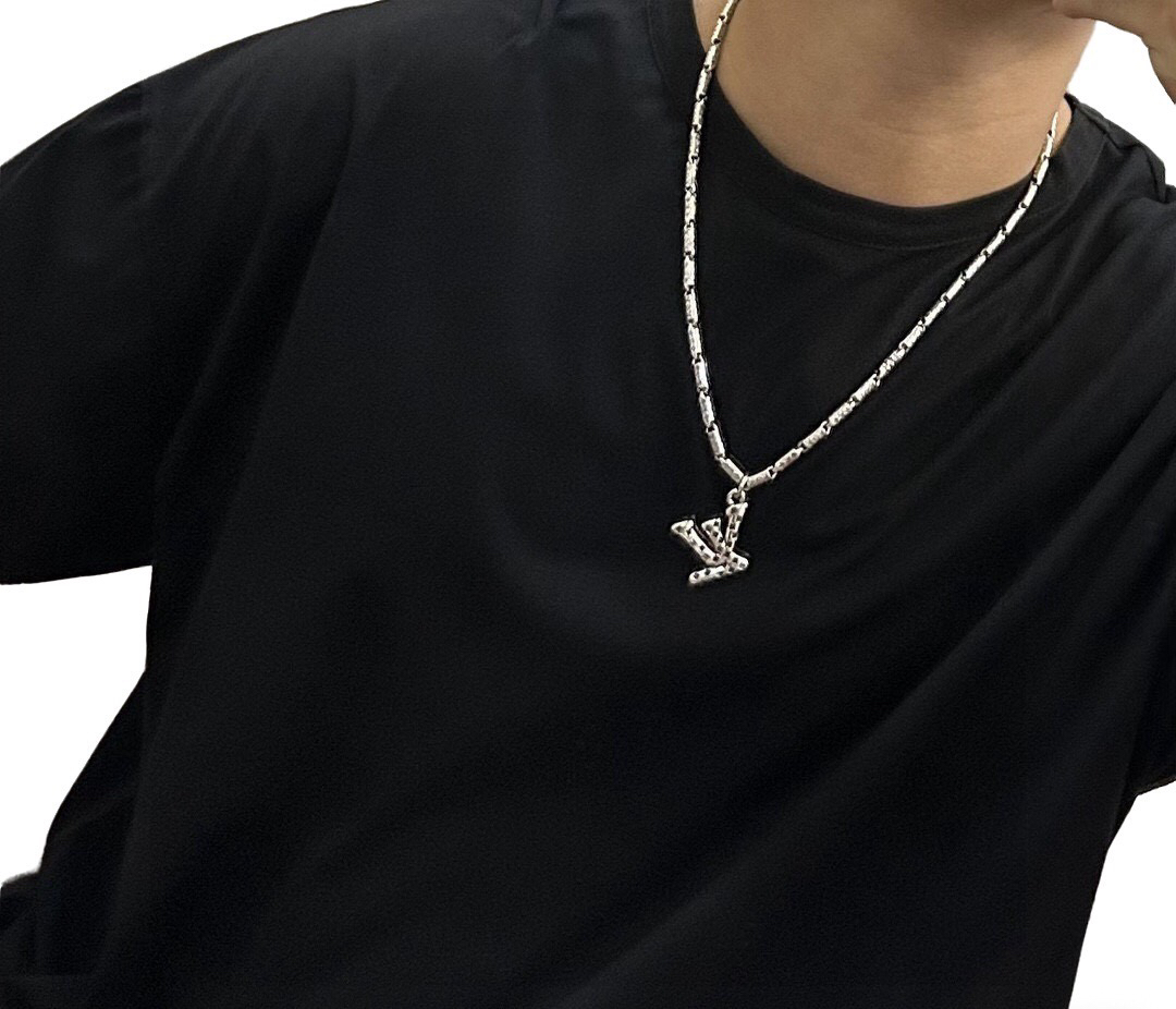 LV necklace-20