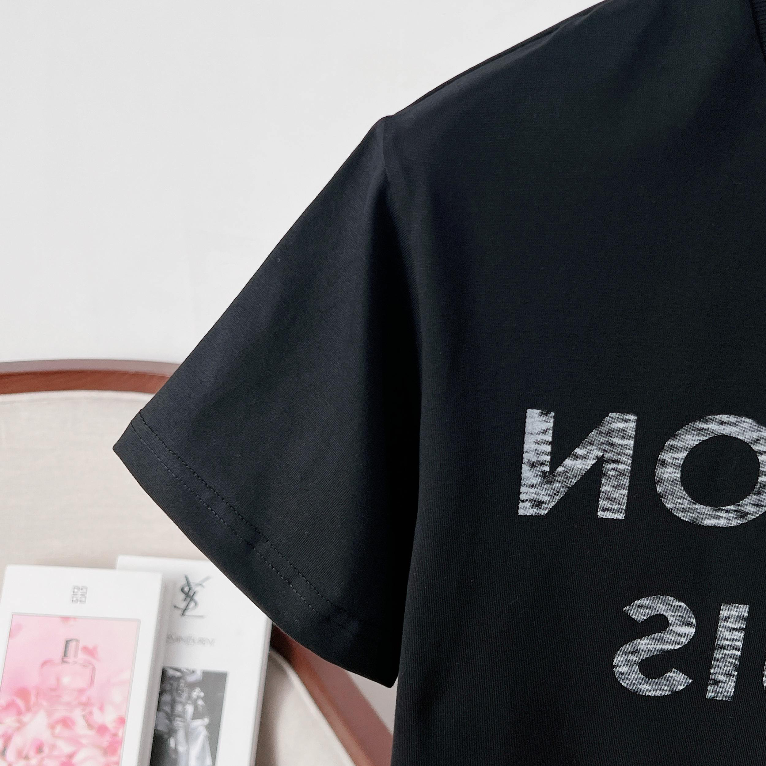 LV clothing-250