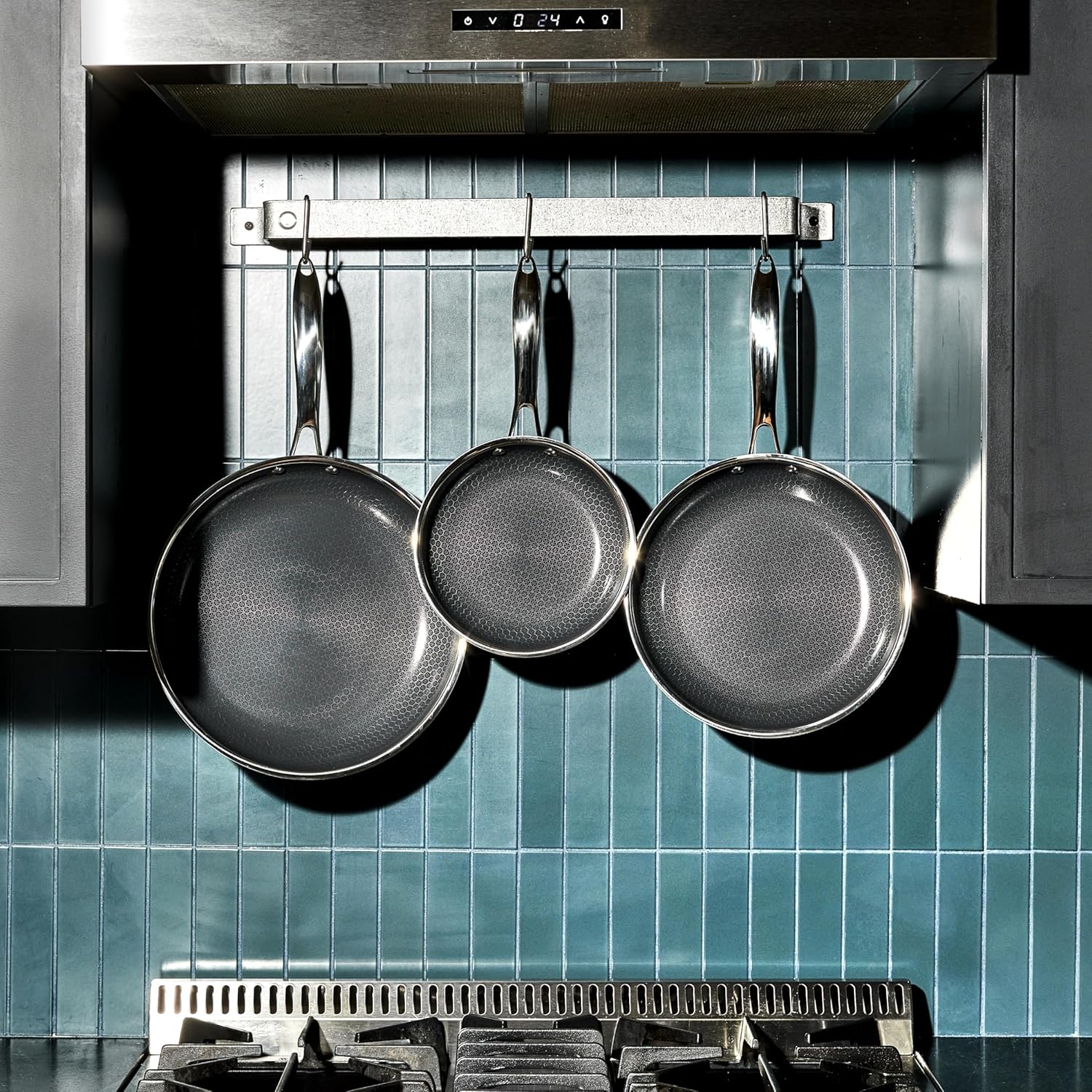 HexClad Hybrid Nonstick 18-Piece Cookware Set, 2, 3, and 8Qt Pots with Lids, 2 Silicone Trivets, 8