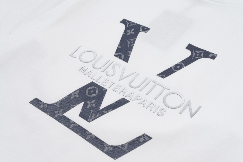 LV clothing-46