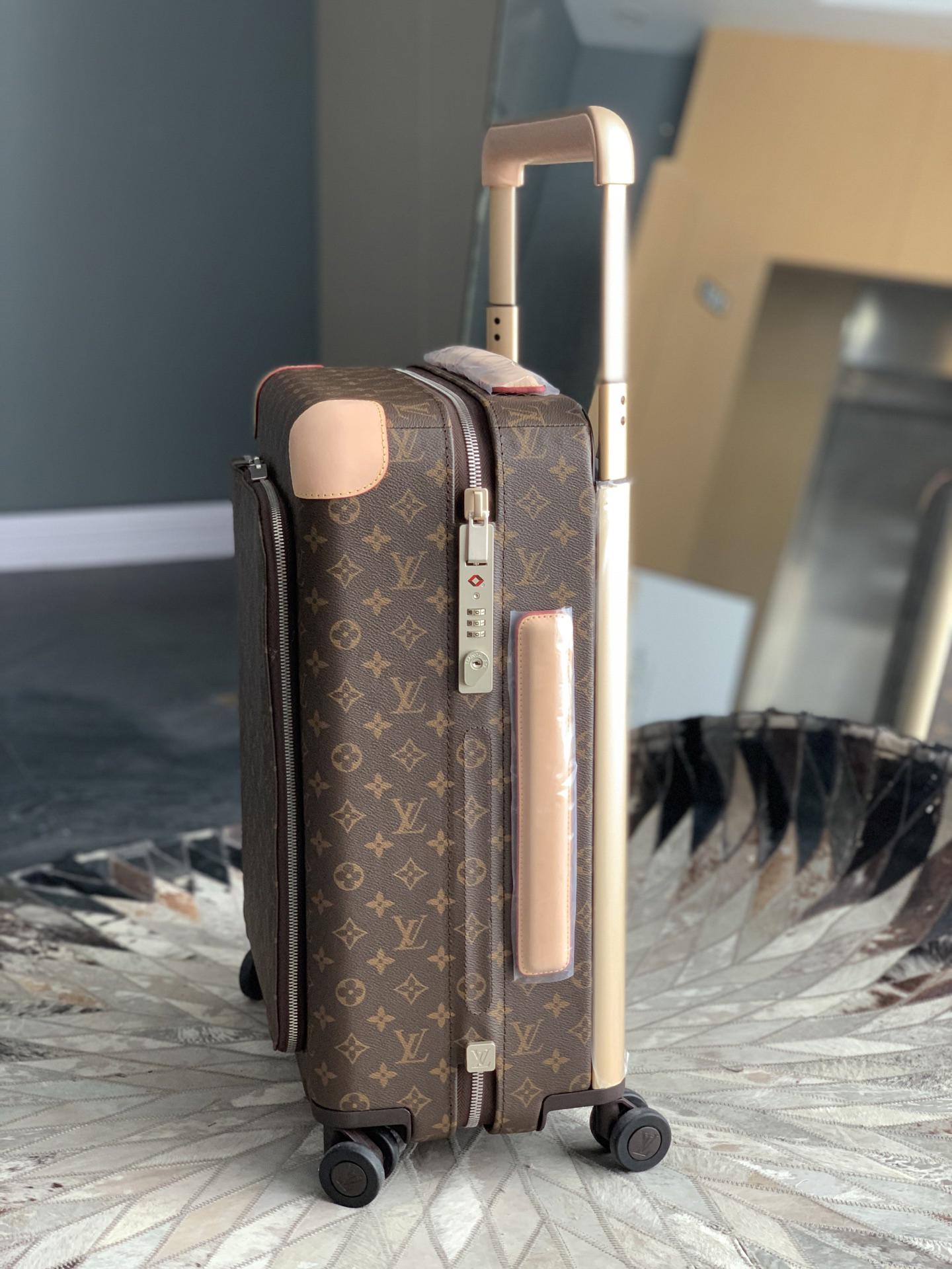 LV luggage-10