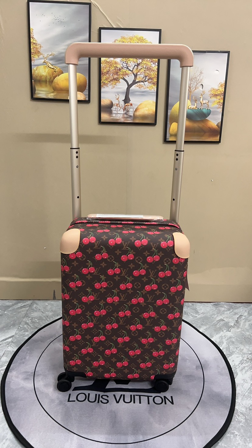 LV luggage-3
