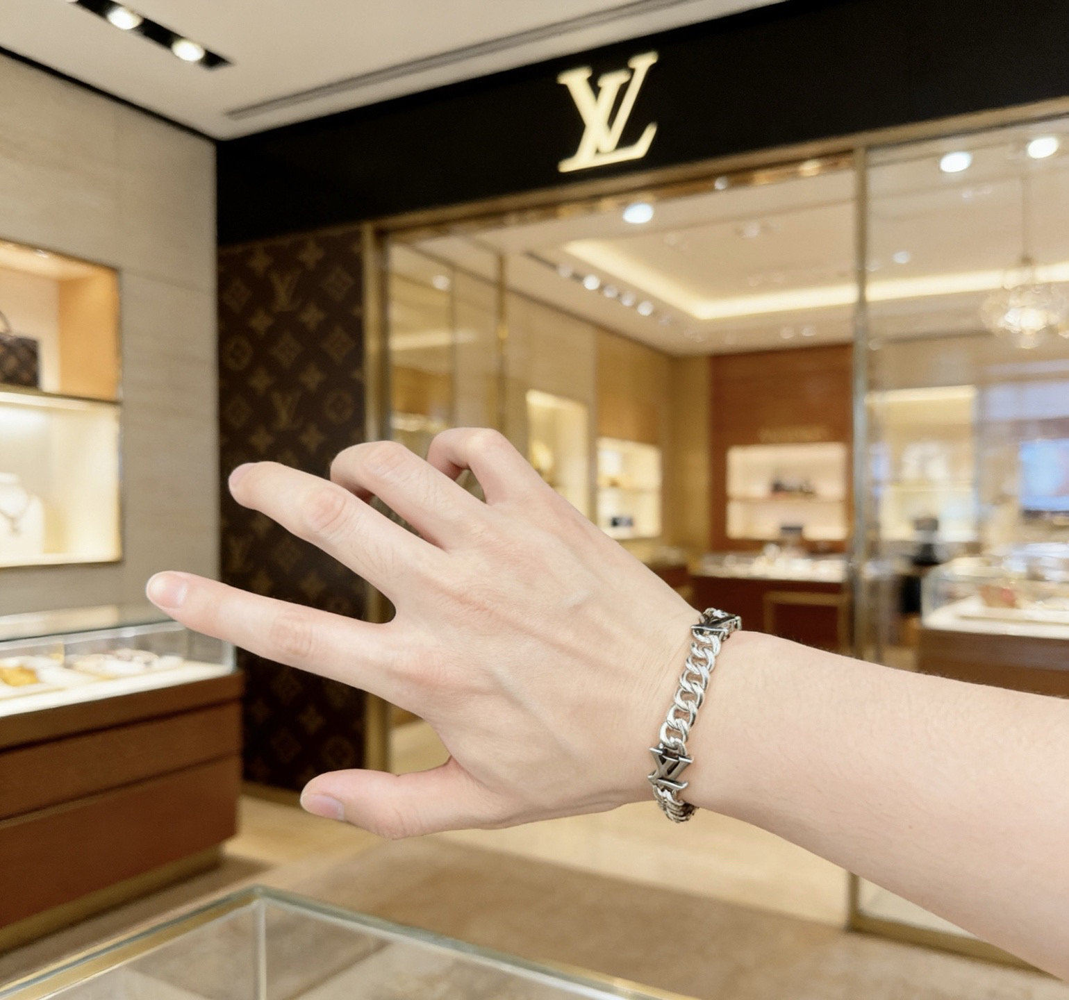 LV Bracelet-91