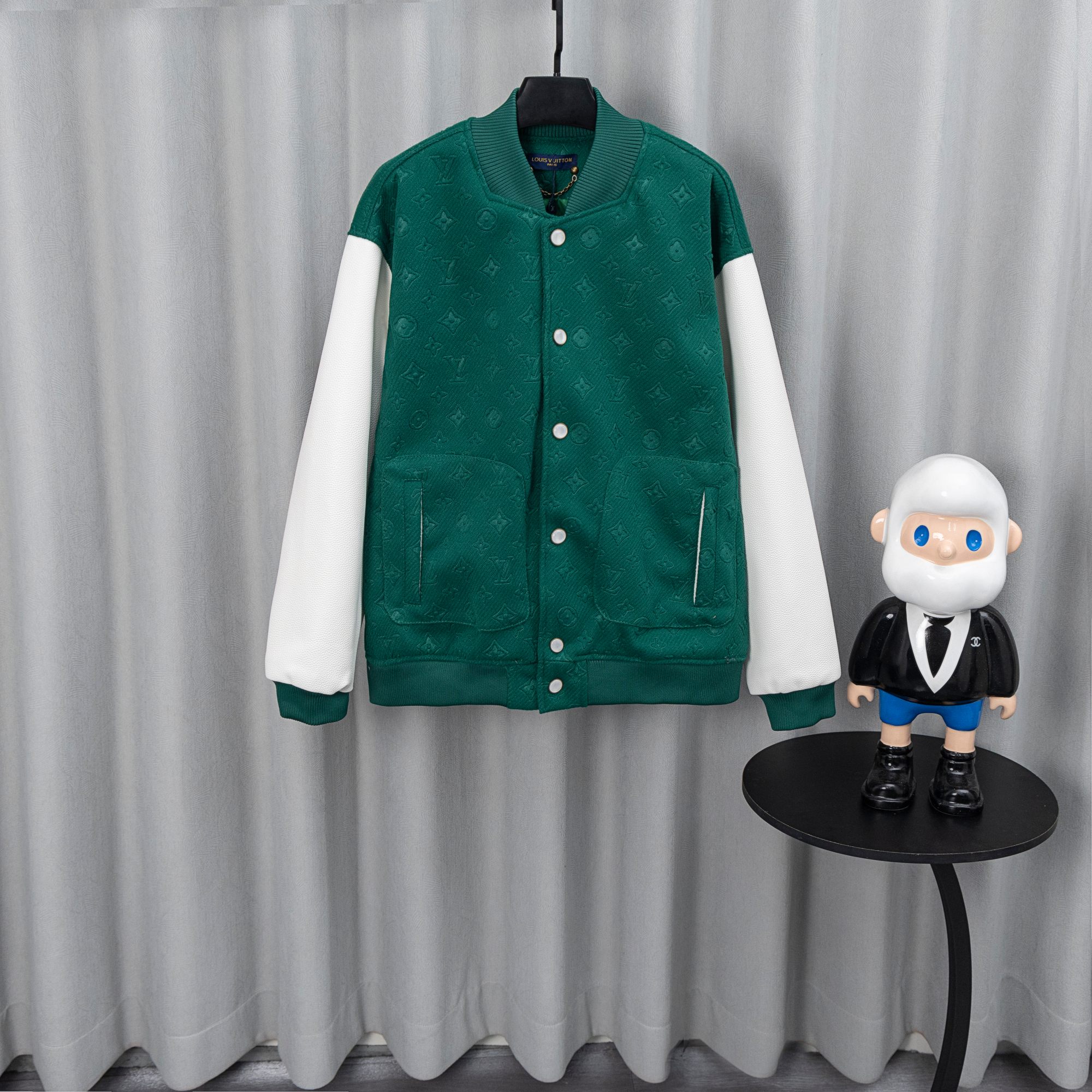 LV Clothing-281