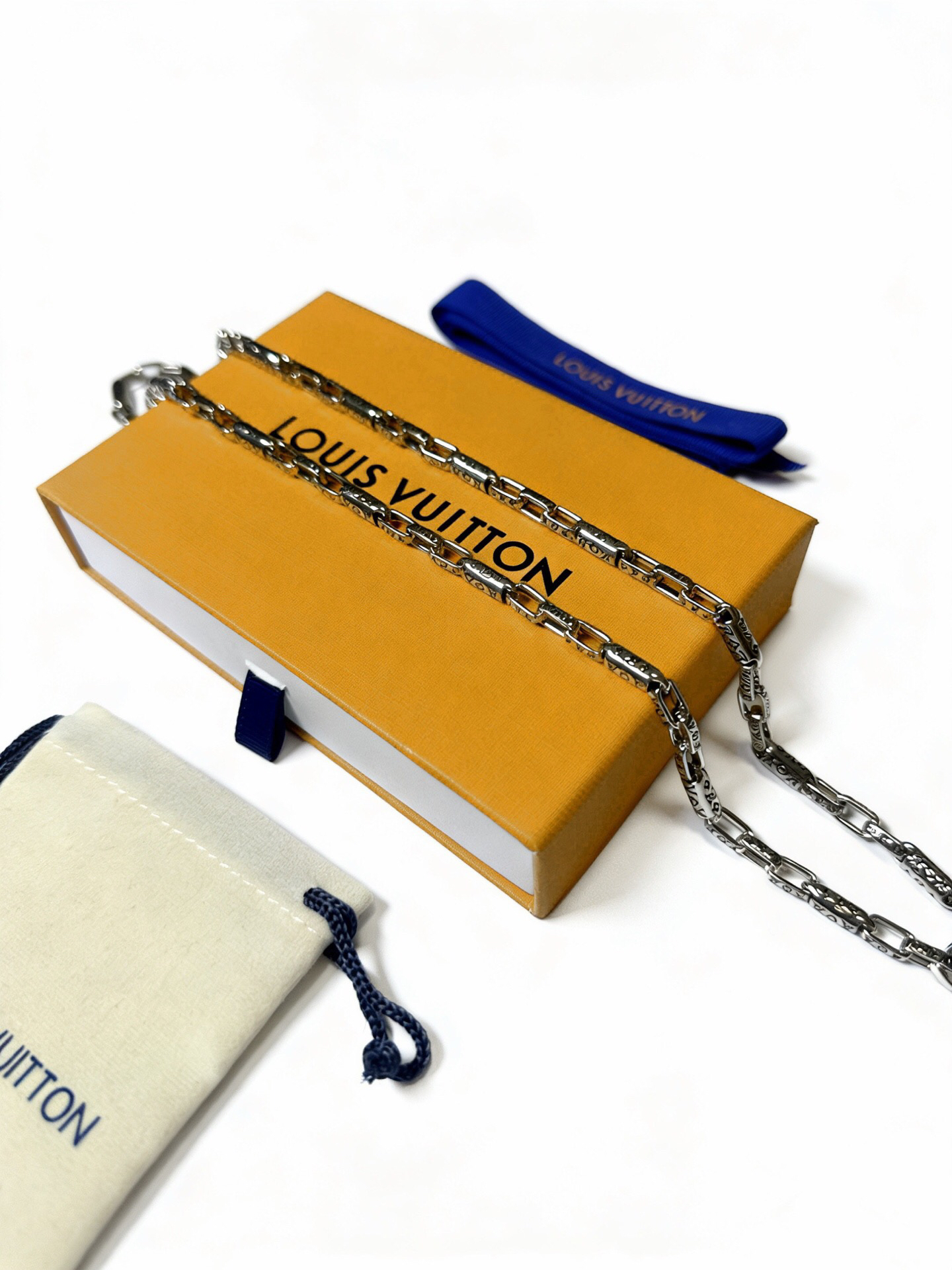LV necklace-17