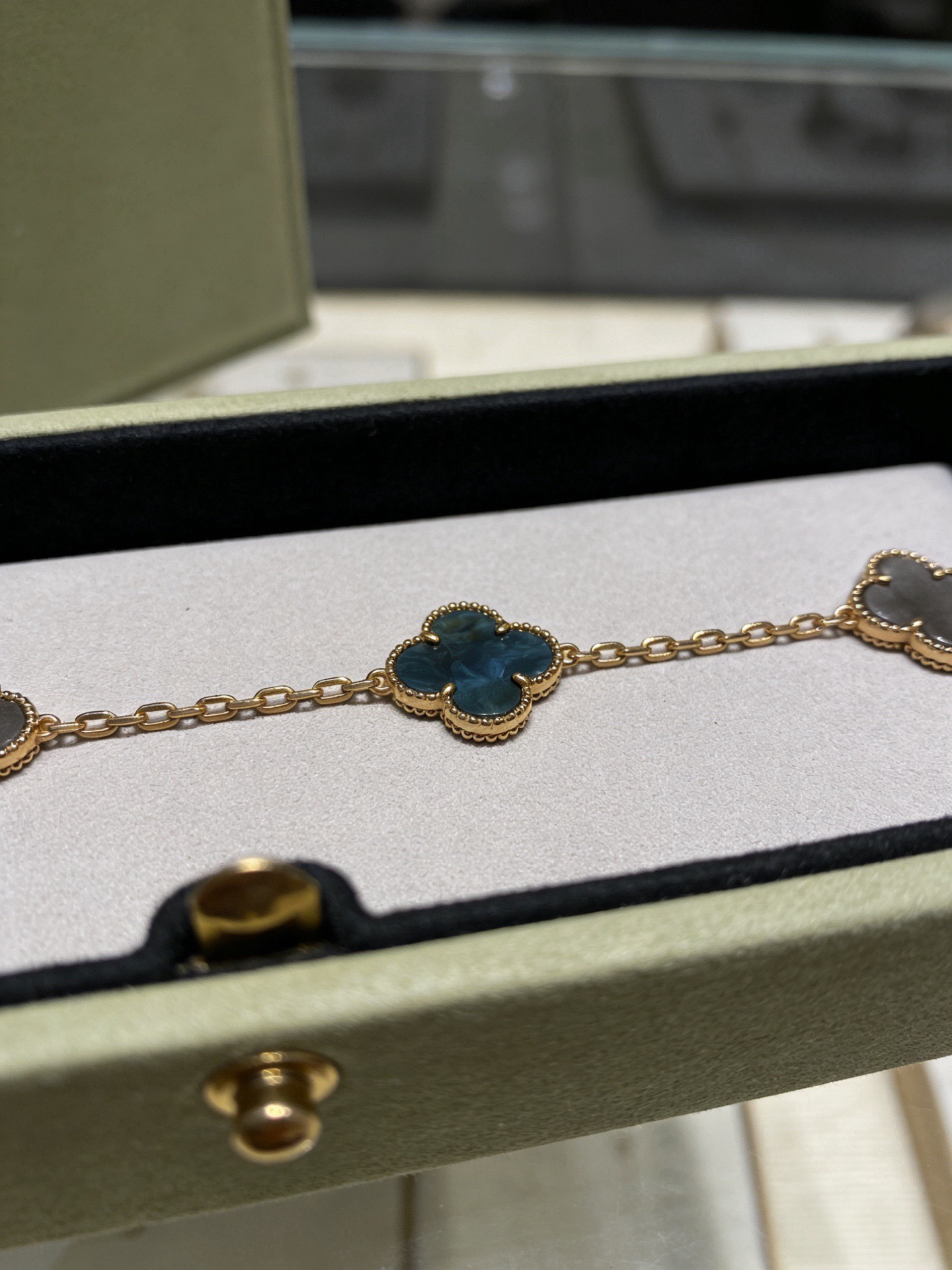 Van Cleef & Arpels Bracelet-88