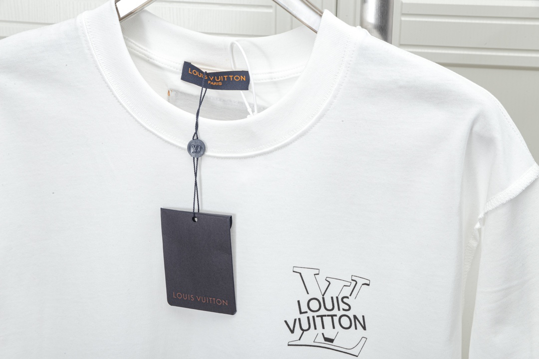 LV clothing-107