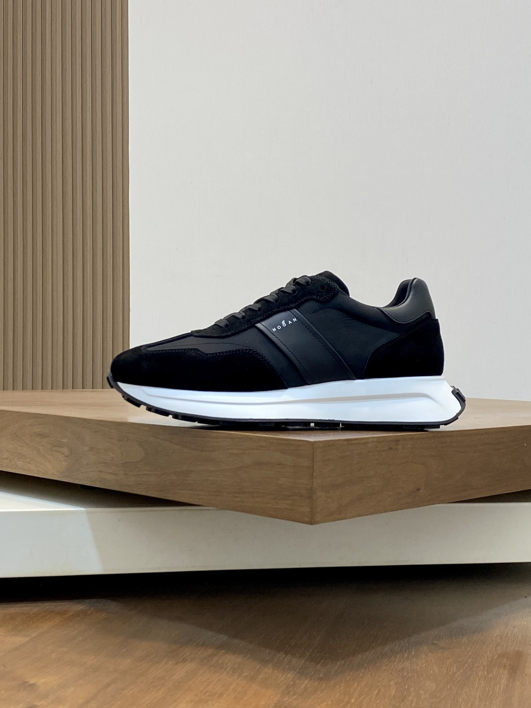 HOGAN Sneakers