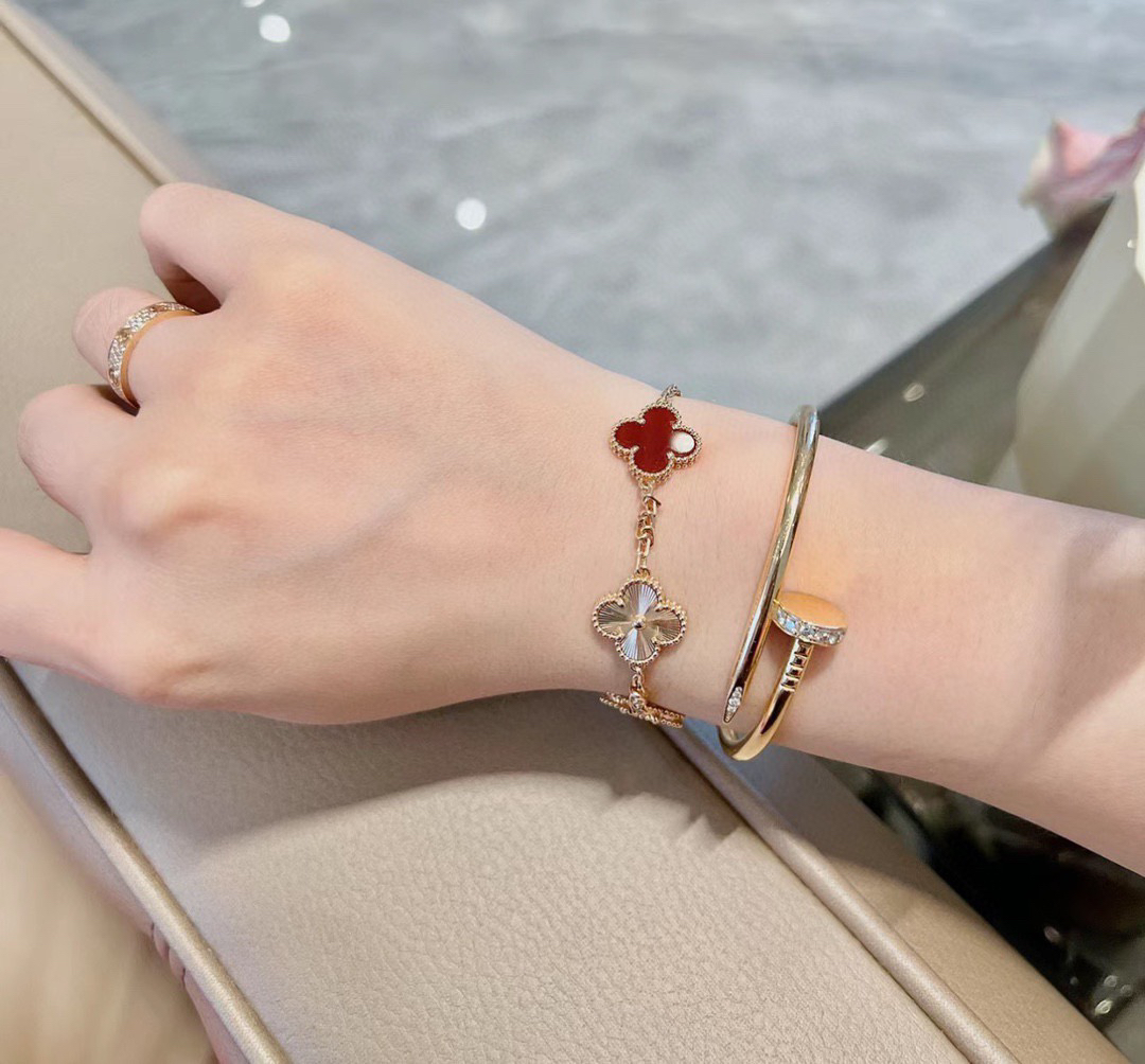 Van Cleef & Arpels Bracelet-90