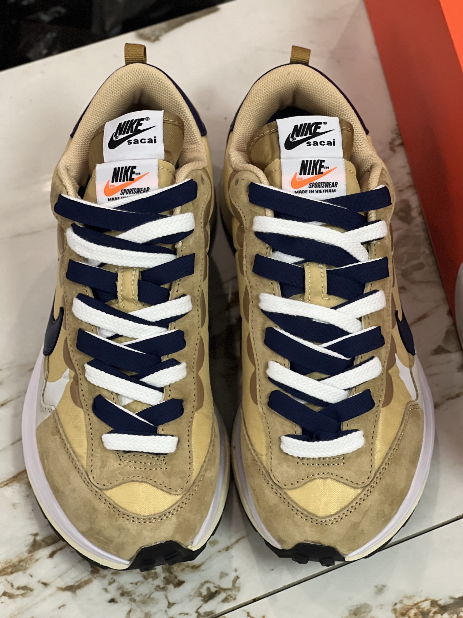 Nike Sneakers-250
