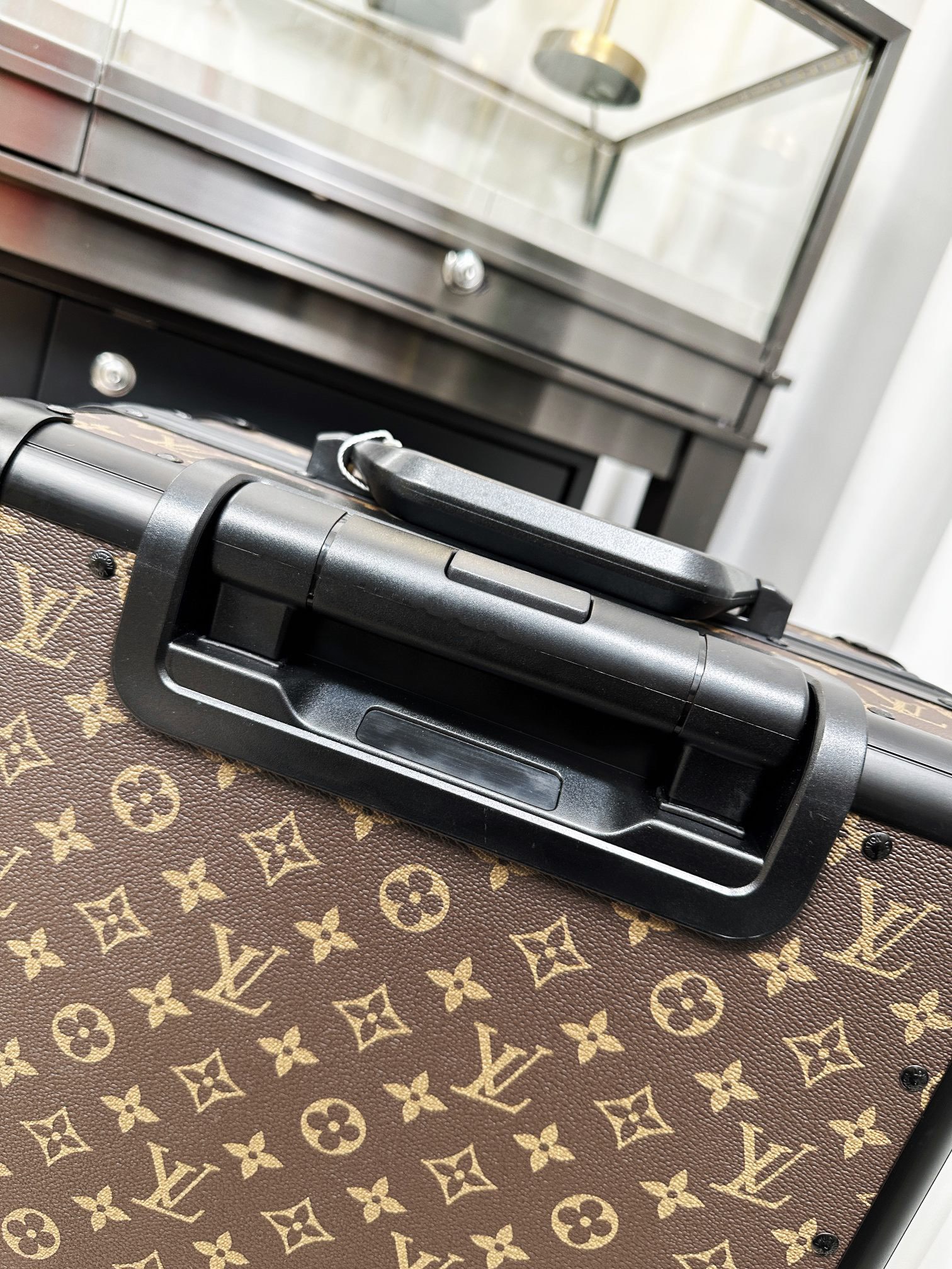 LV luggage-95