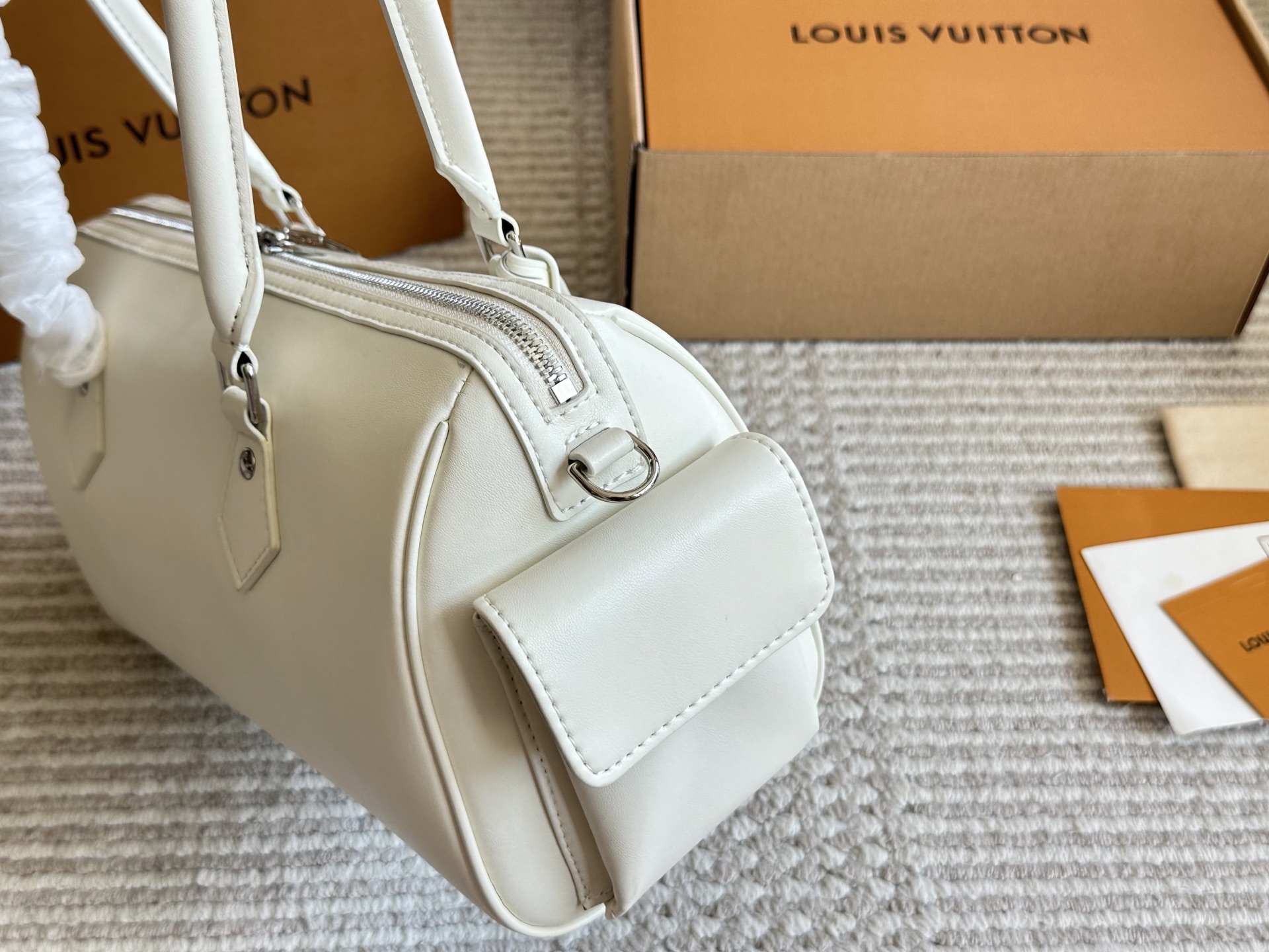 Louis Vuitton Hot New Product-17