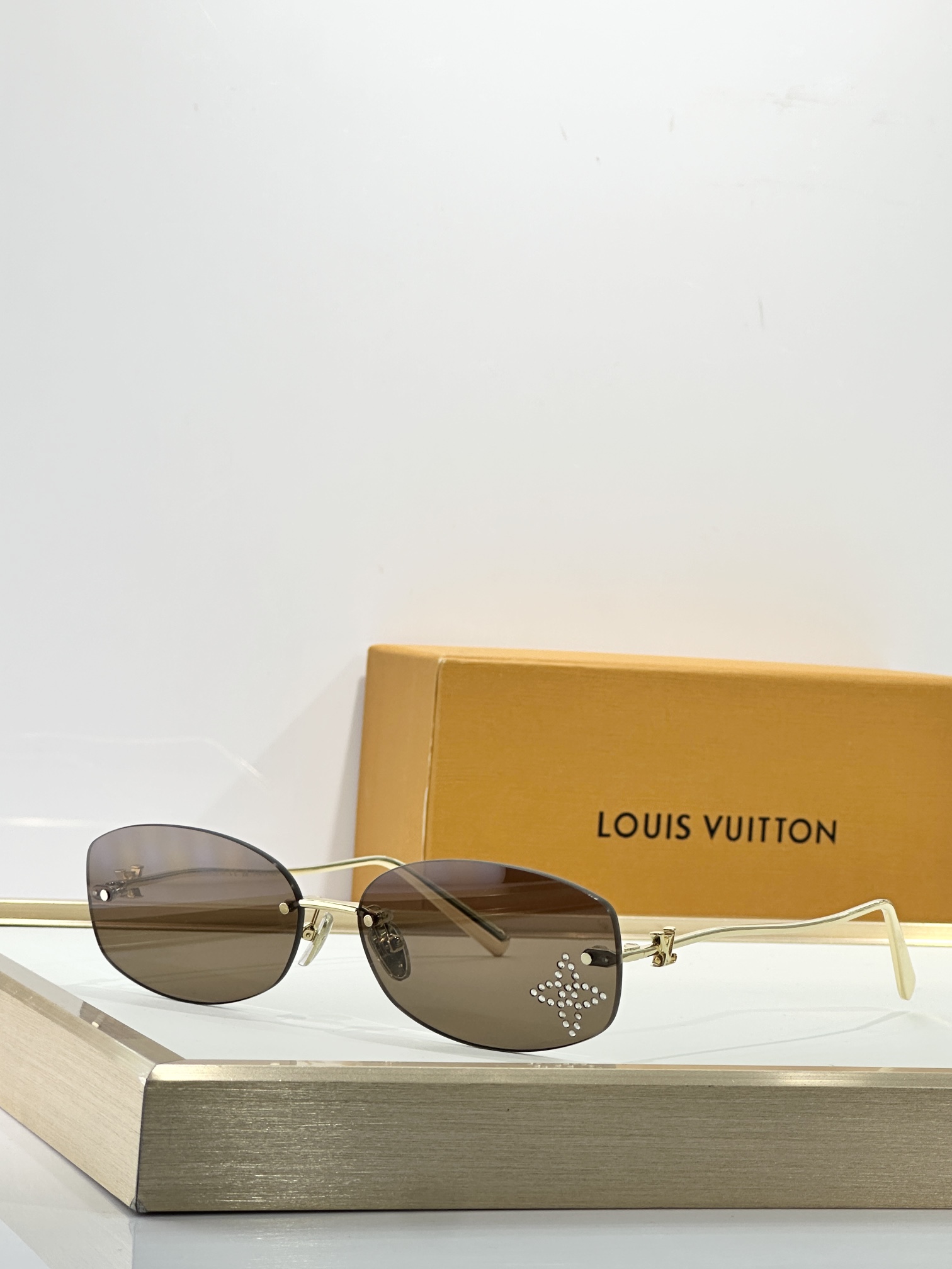 LV glasses-11