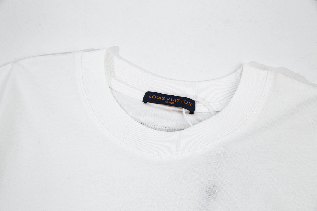 LV clothing-182