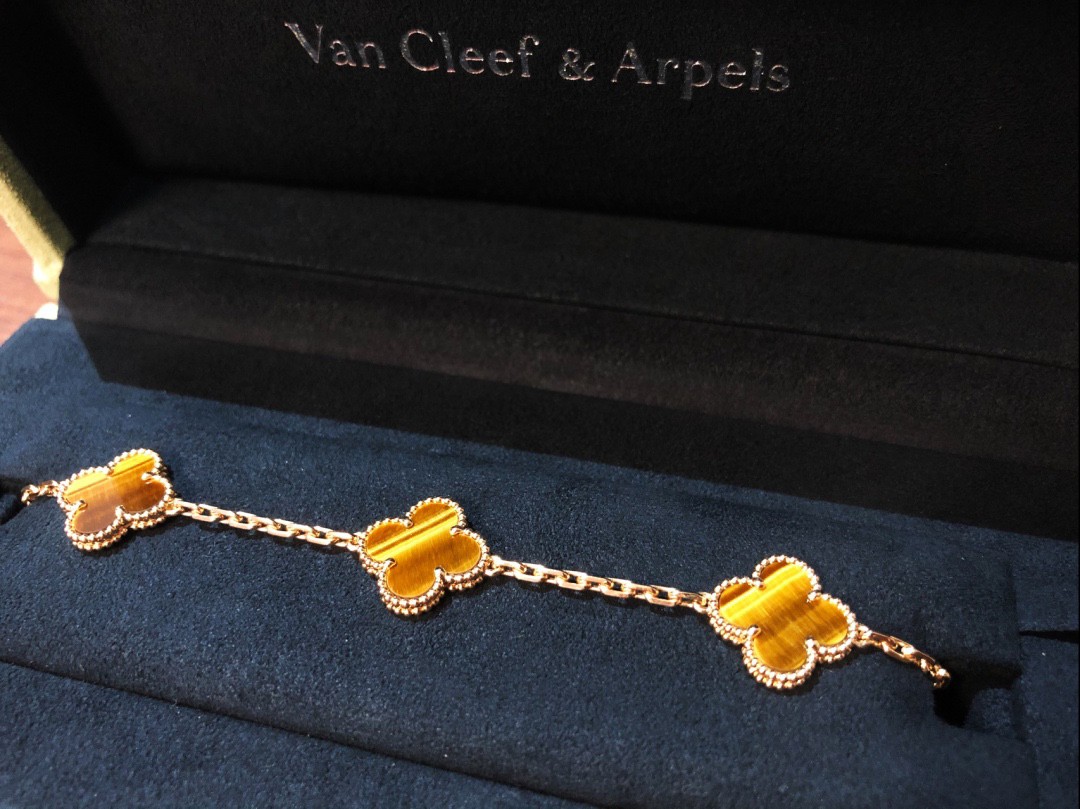 Van Cleef & Arpels Bracelet-82
