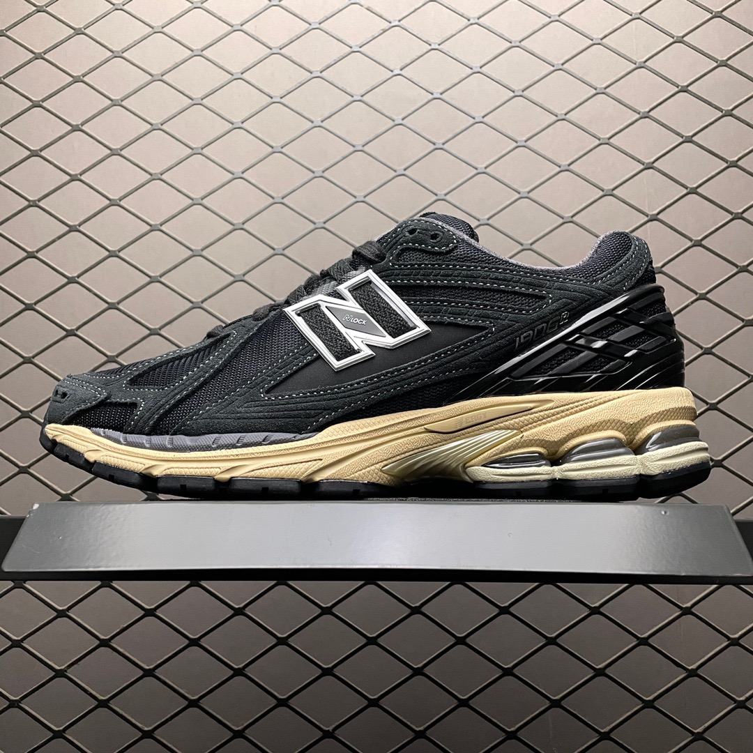 New Balance Sneakers-100