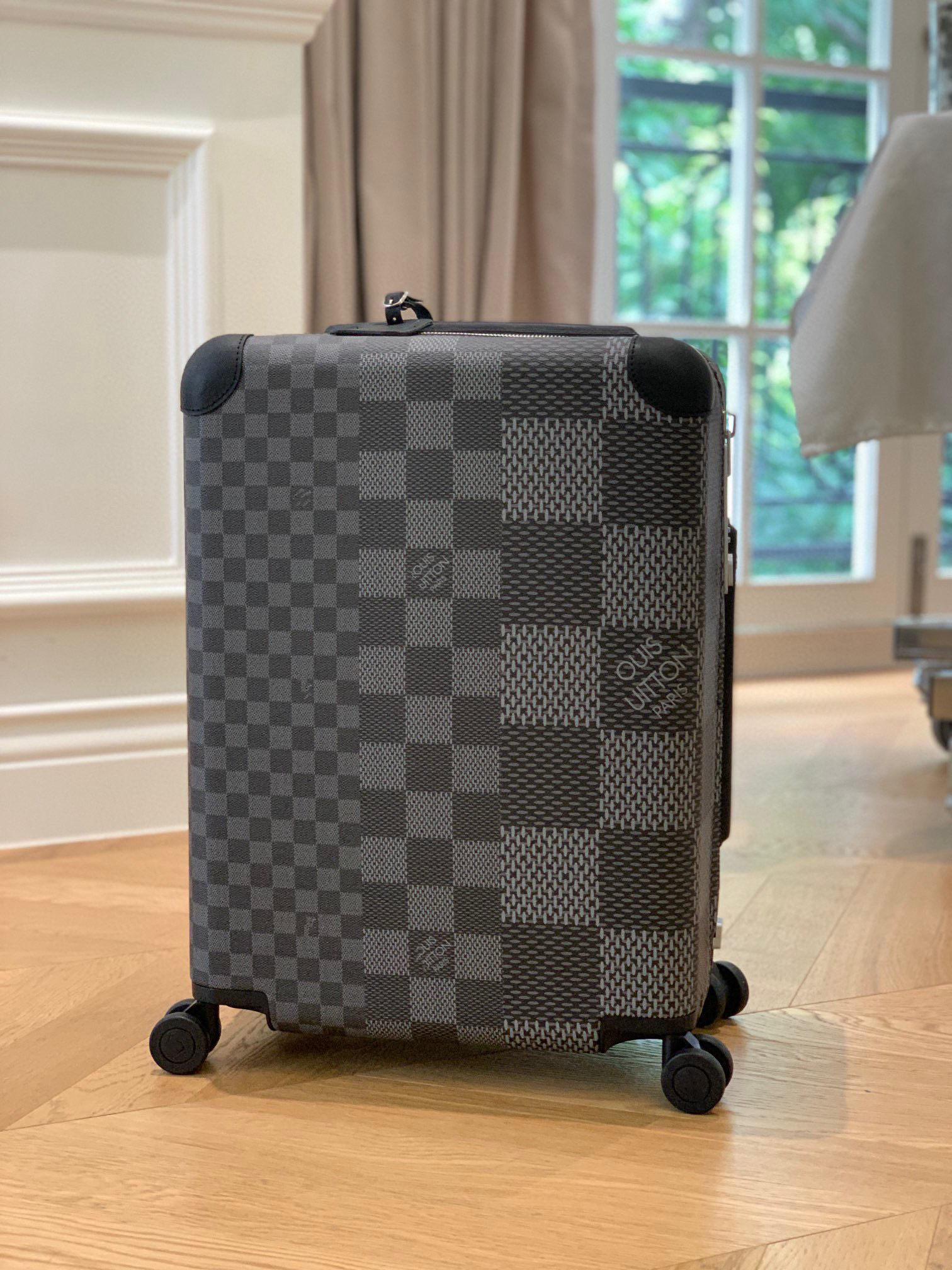 LV luggage-13