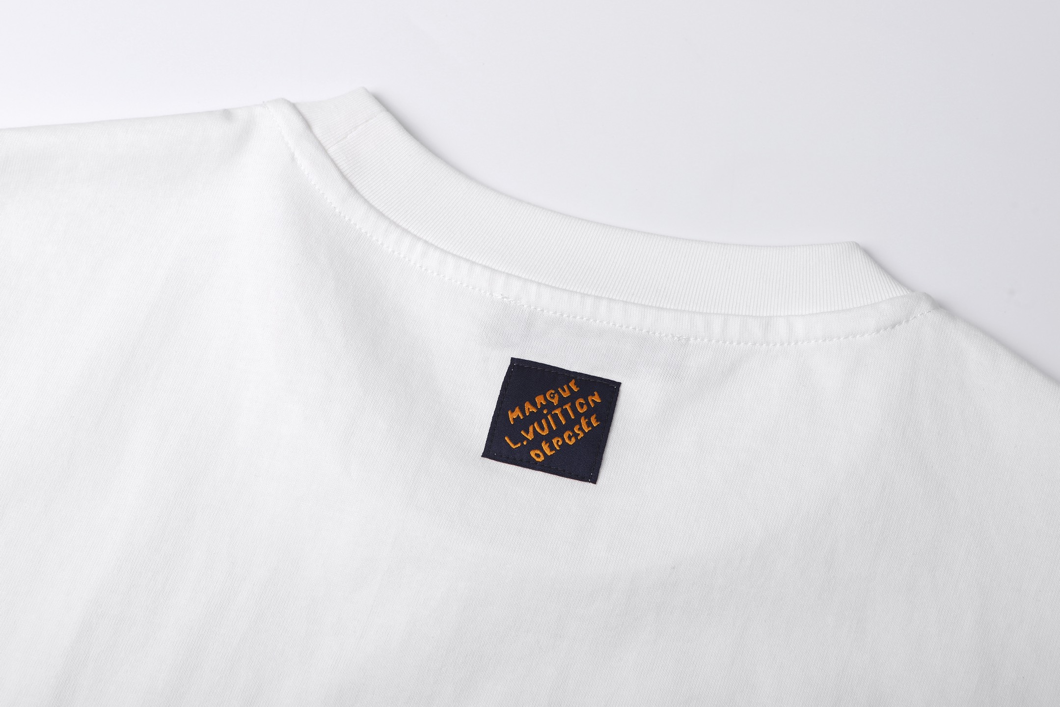 LV clothing-234