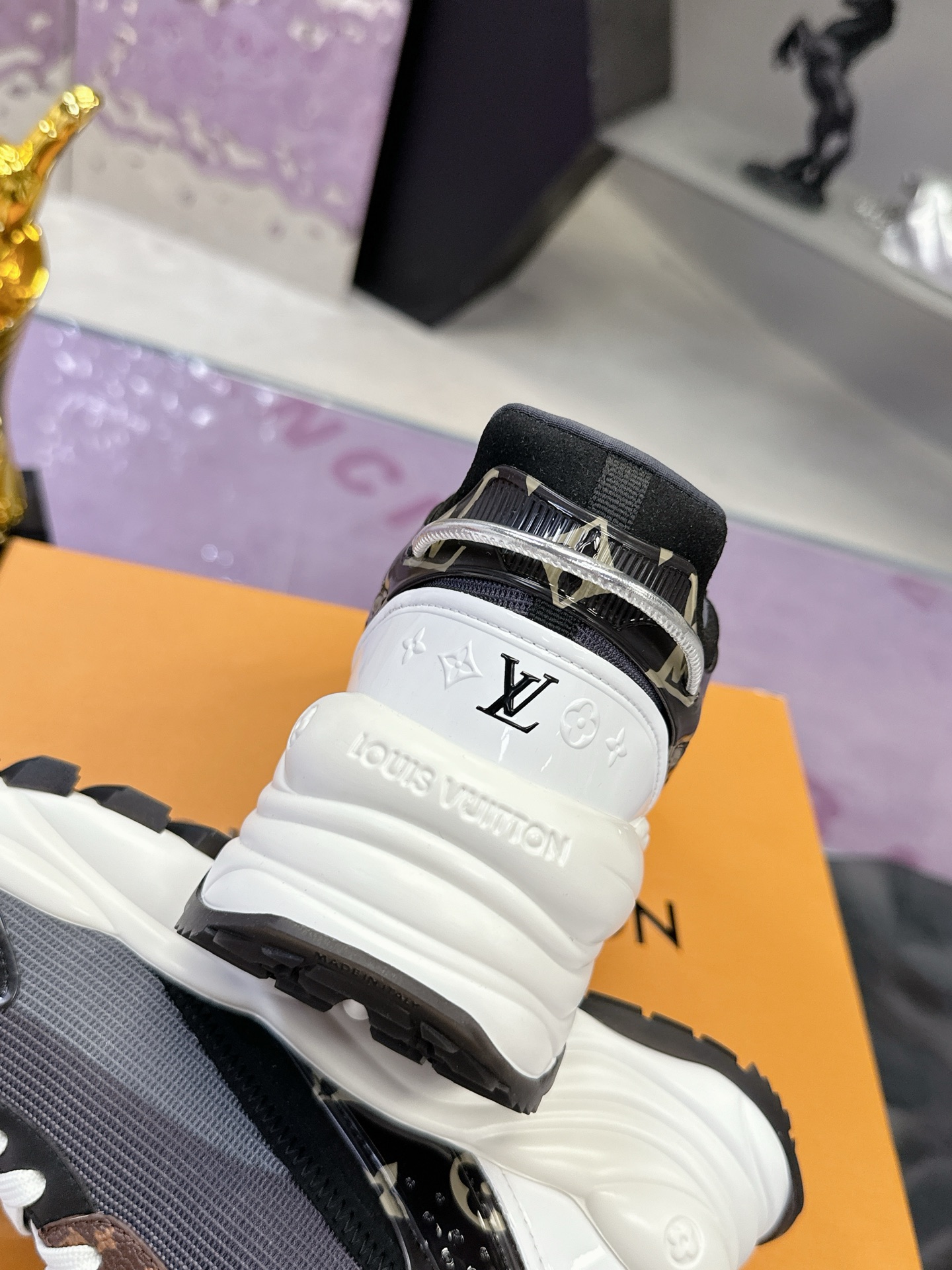 Lv Sneakers-204