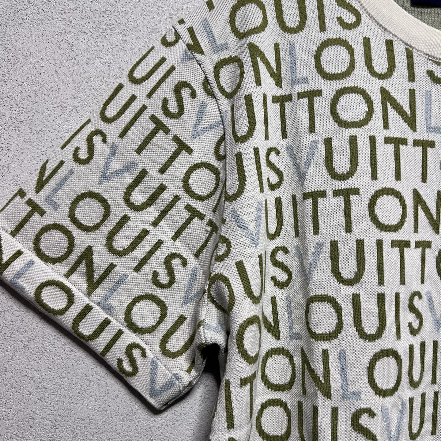 LV clothing-197