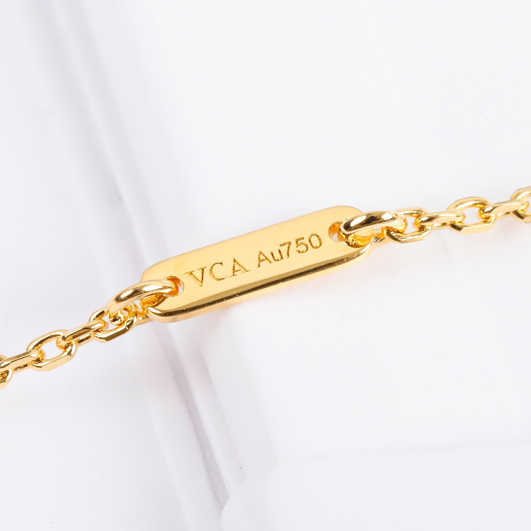 Van Cleef & Arpels necklace-130