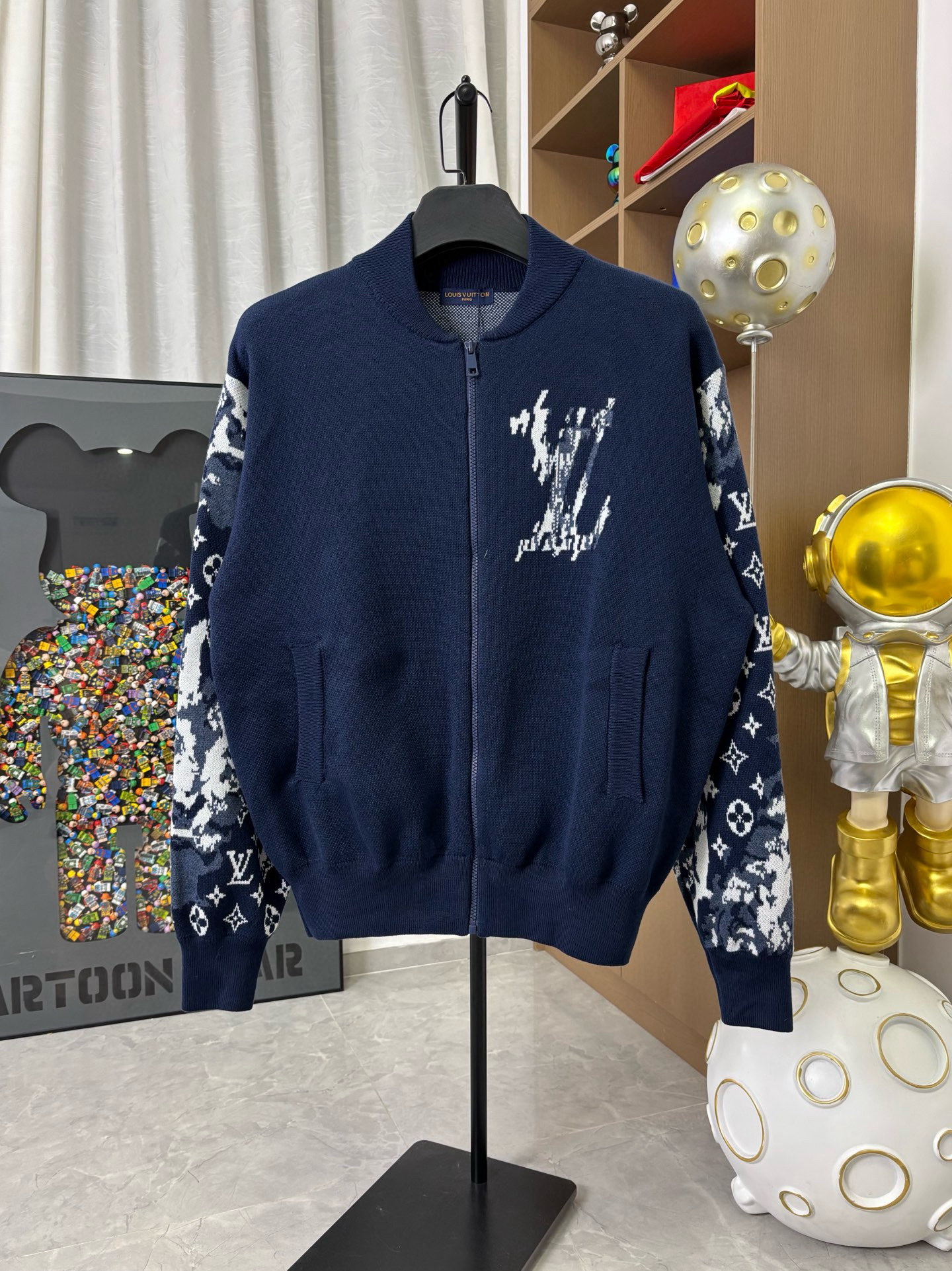 LV Clothing-300