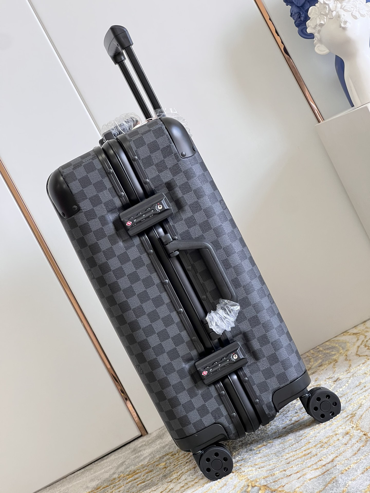 LV luggage-96