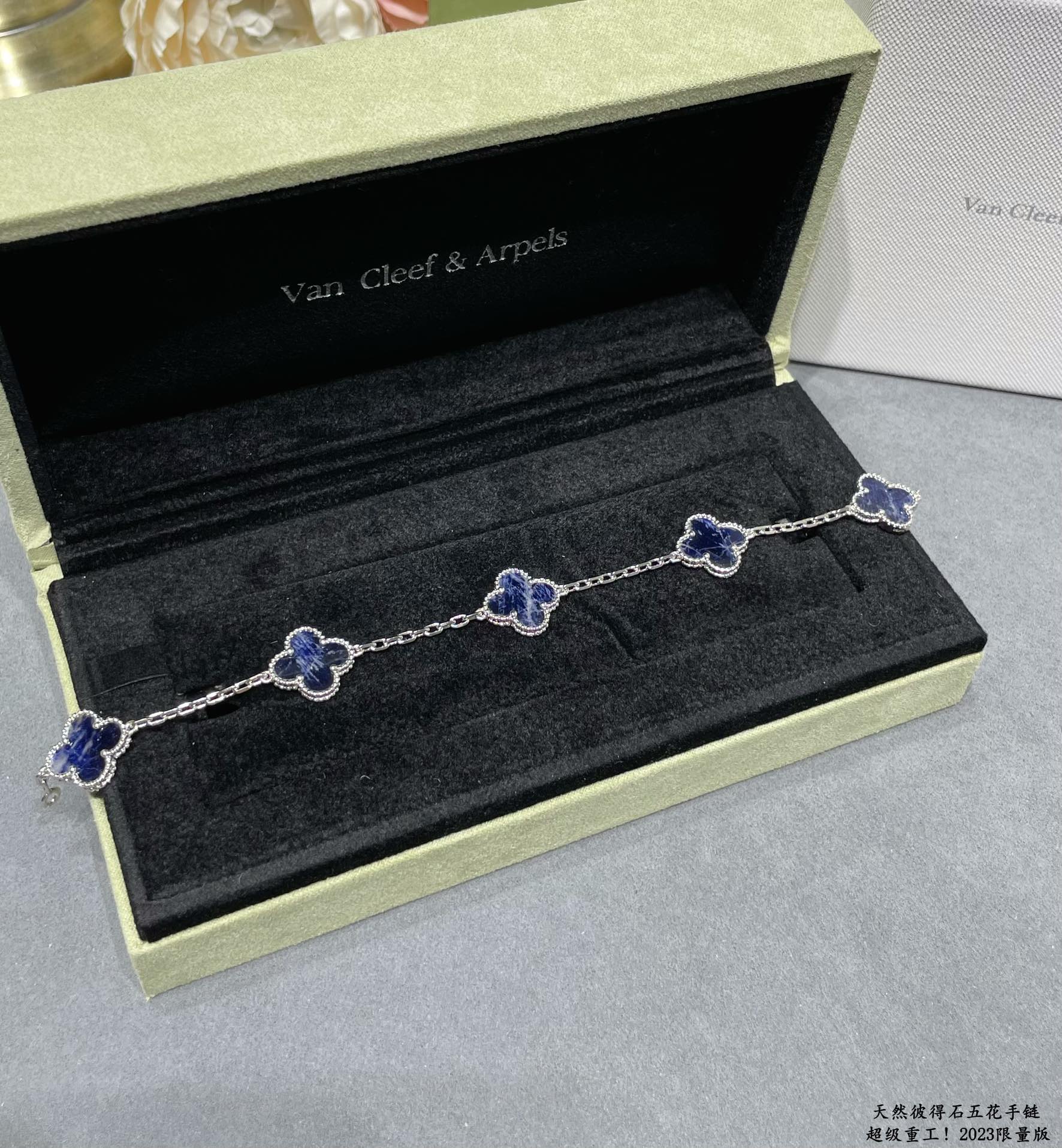 Van Cleef & Arpels Bracelet-114