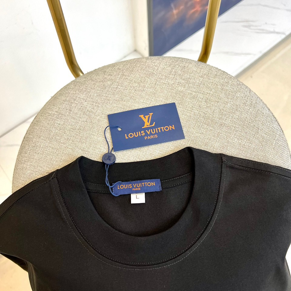 LV clothing-237
