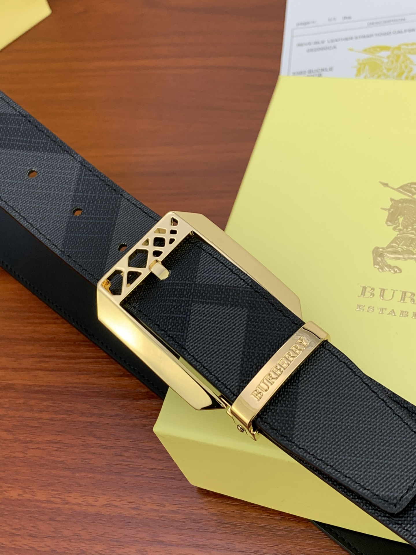 Burberry belt-115