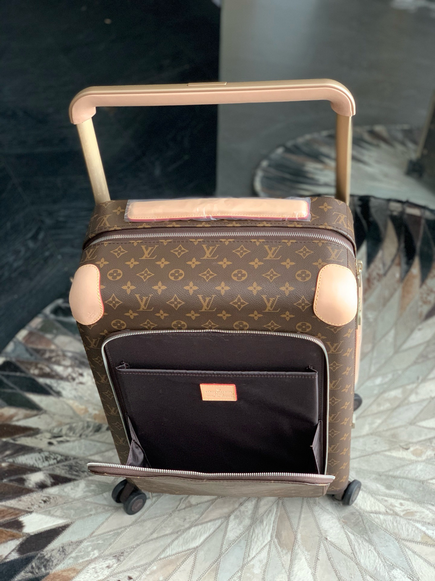 LV luggage-6