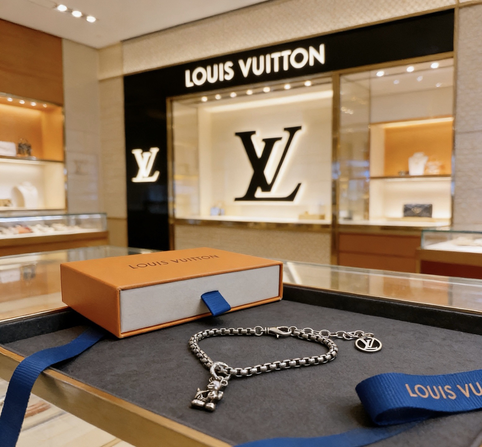 LV Bracelet-85