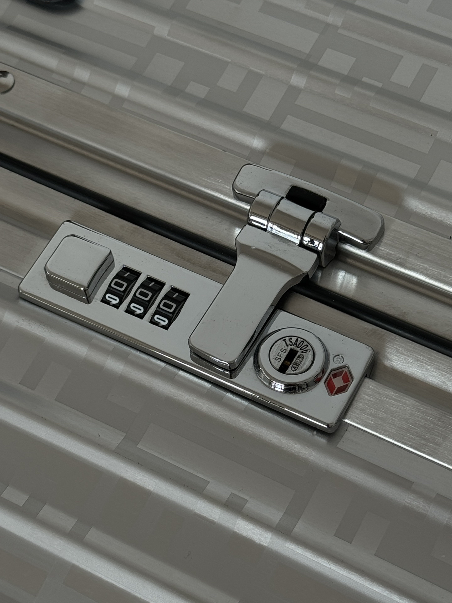 Fendi luggage-27