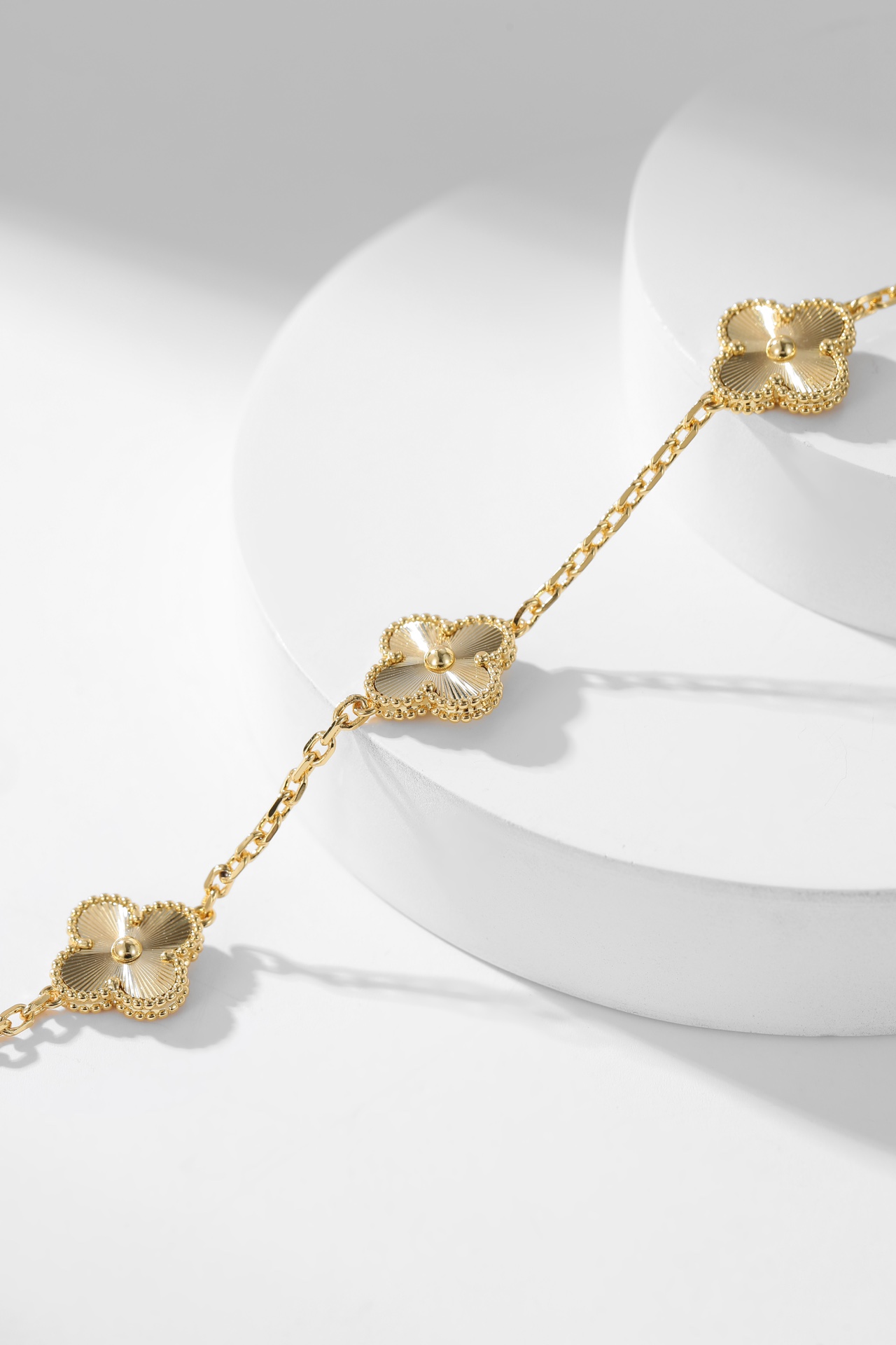 Van Cleef & Arpels Bracelet-124
