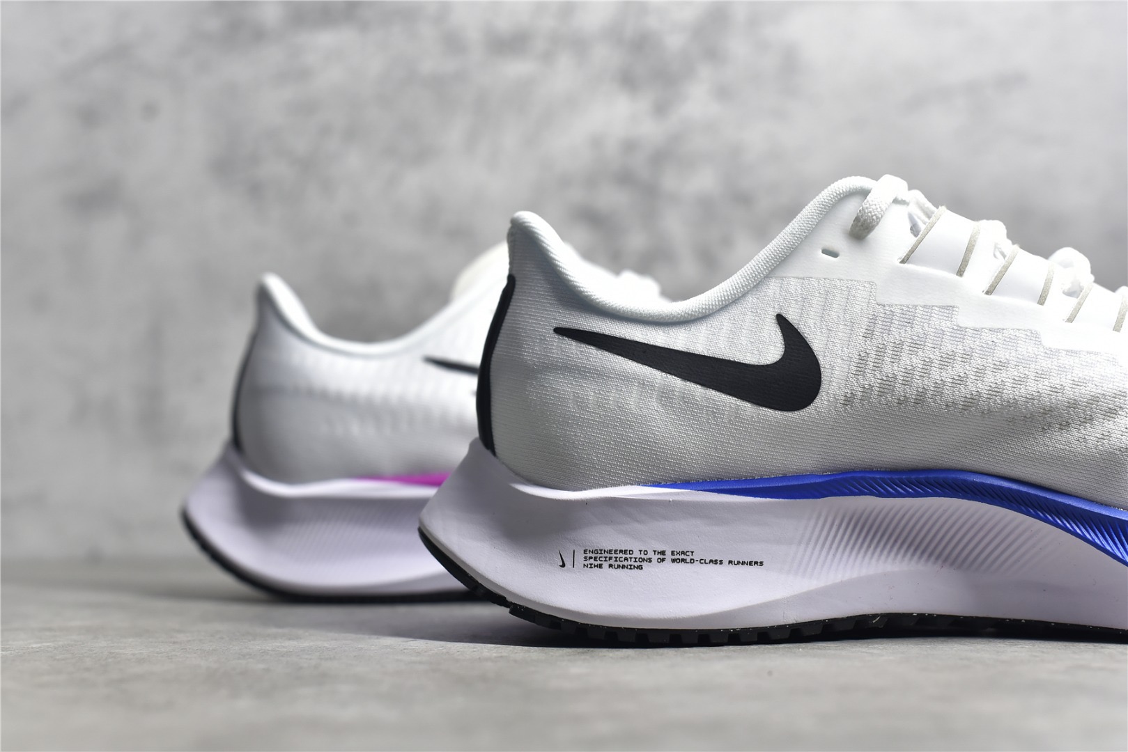 Nike Sneakers-210