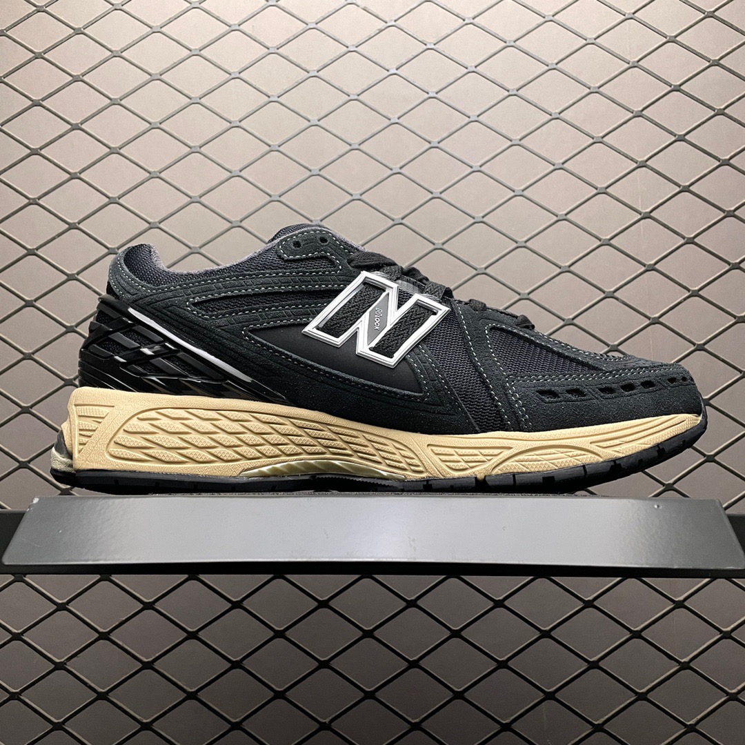 New Balance Sneakers-100