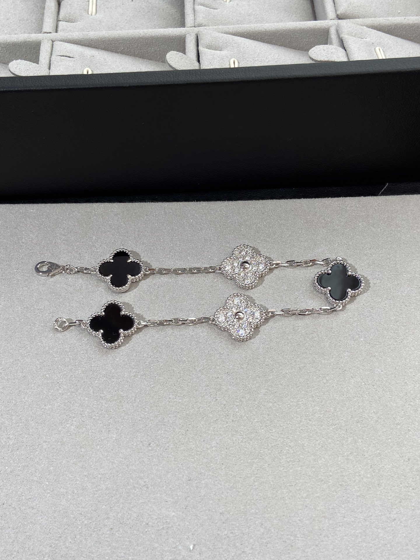 Van Cleef & Arpels Bracelet-125