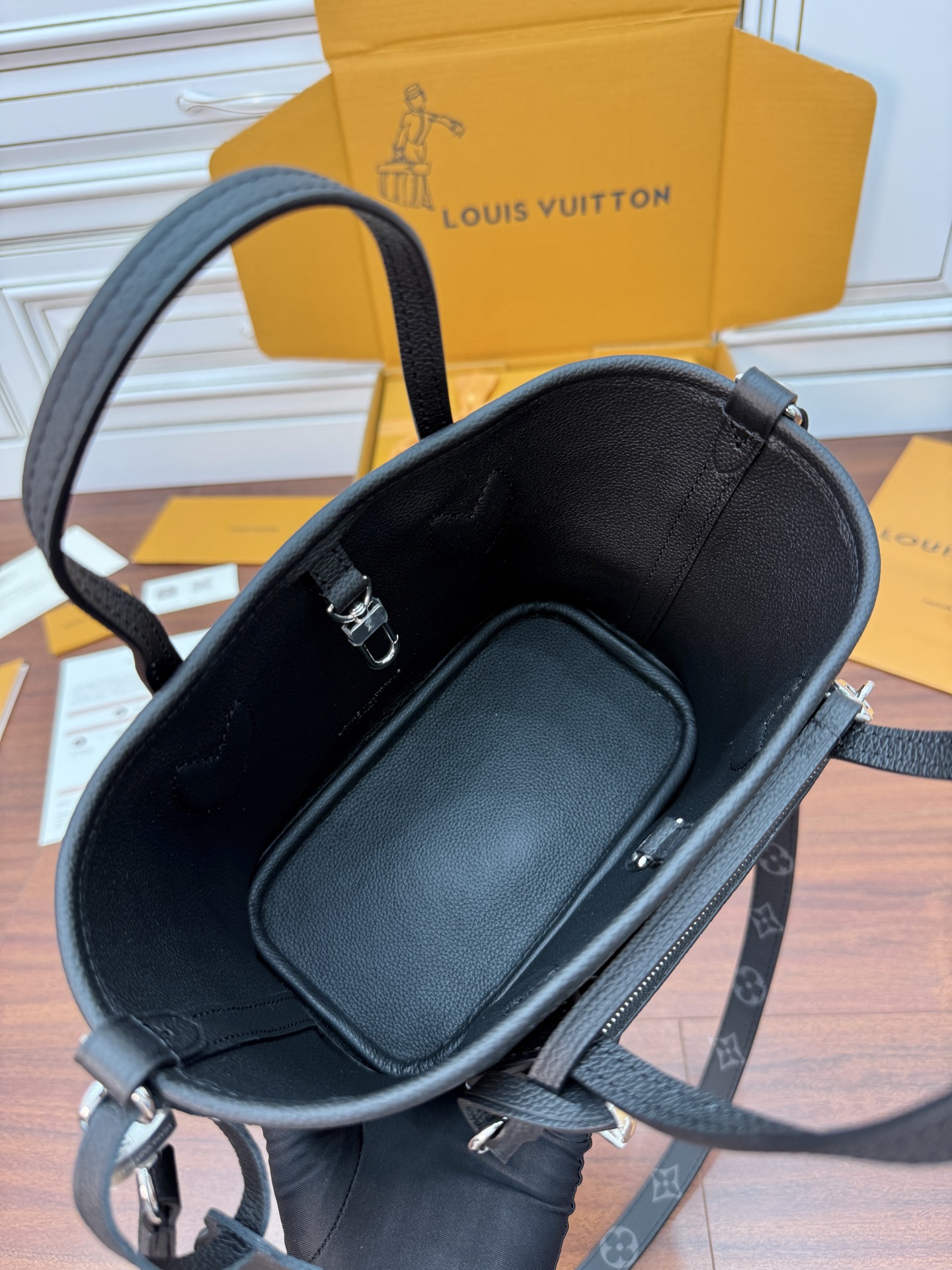 Louis Vuitton Hot New Product-167