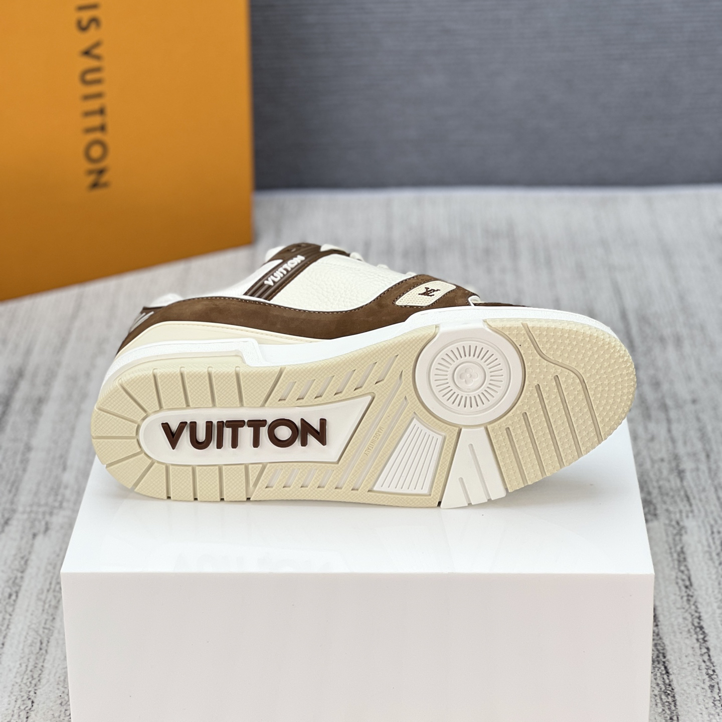 Lv Sneakers-120