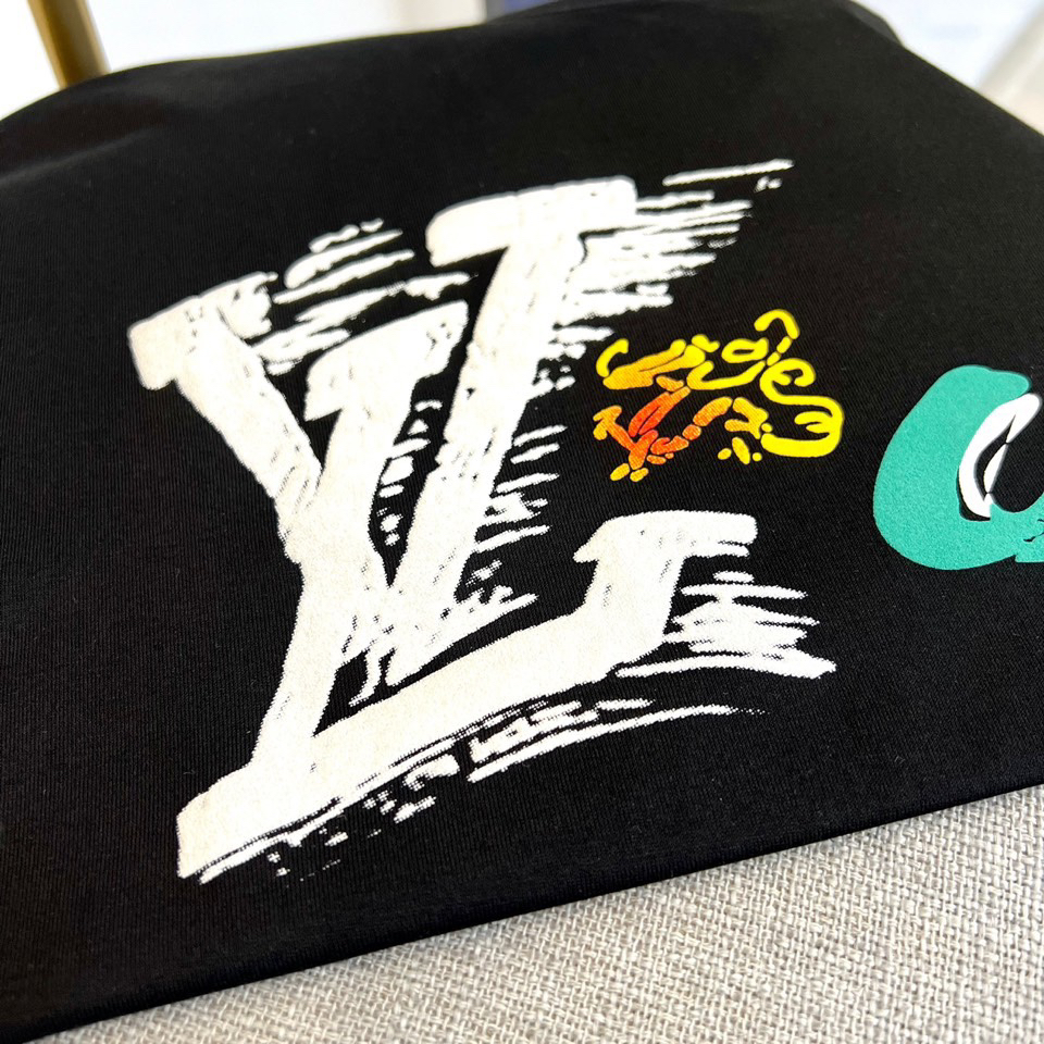 LV clothing-99