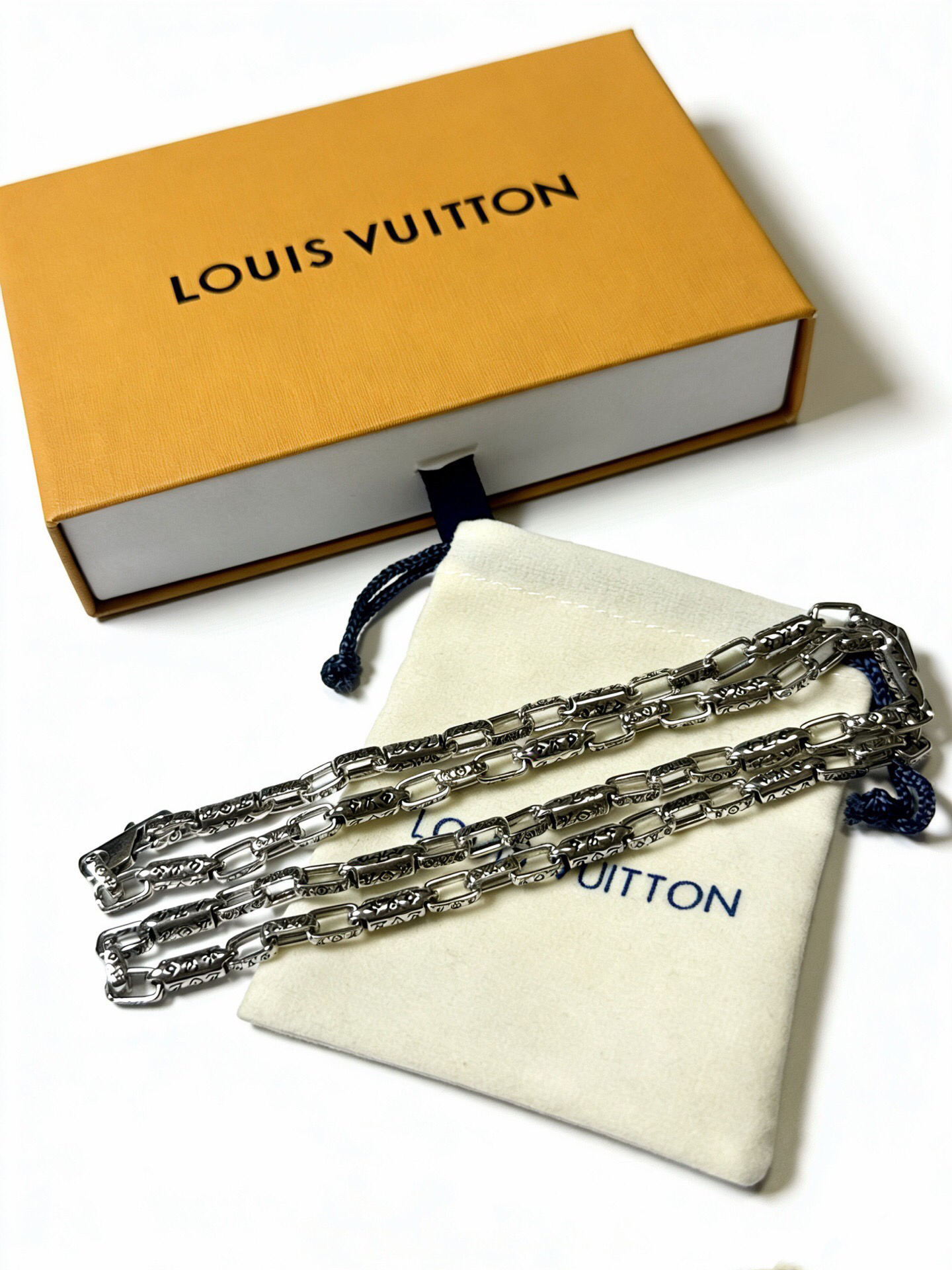 LV necklace-17